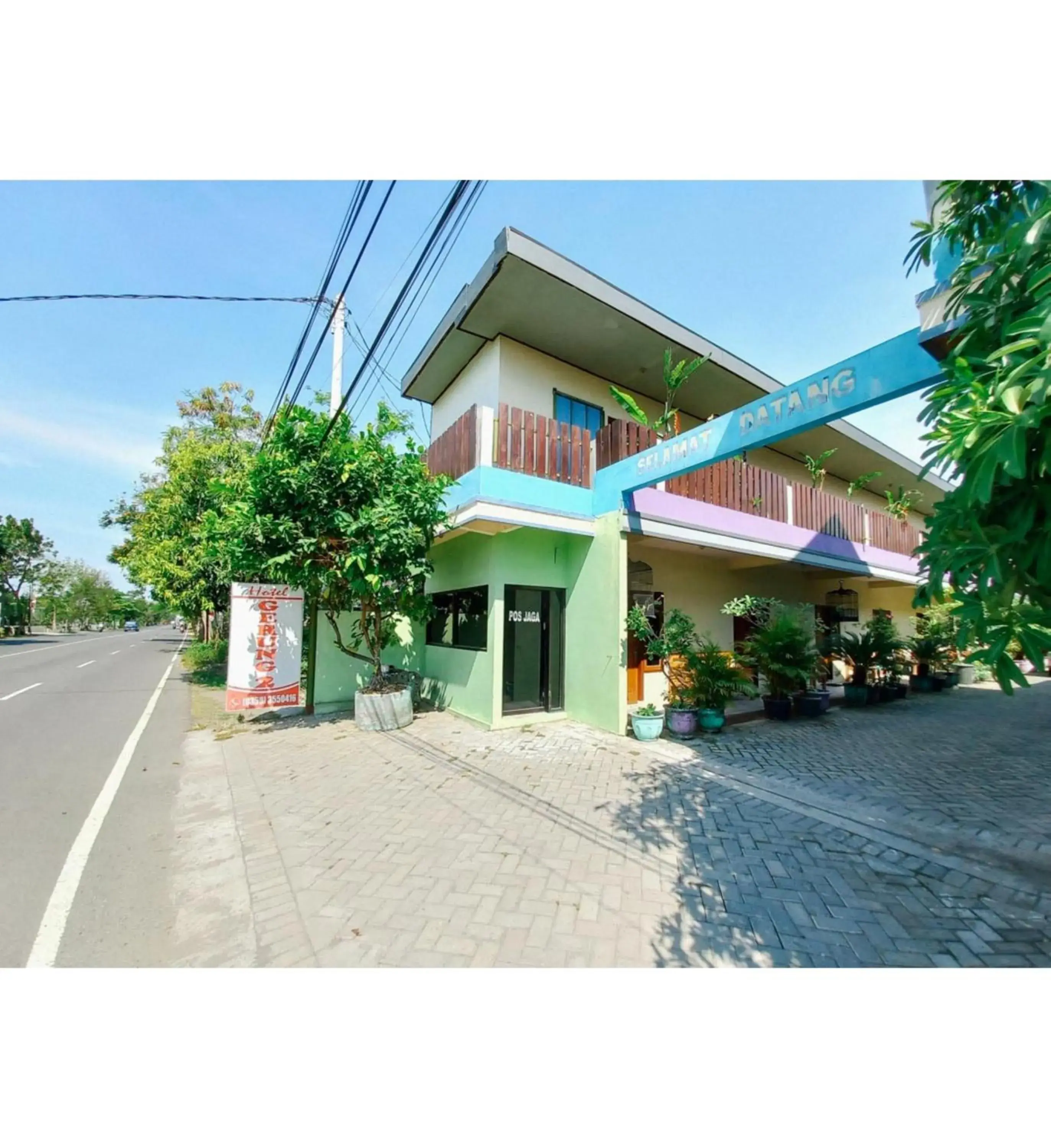 Property building in Hotel Gerung 2 near Luwes Mall Nganjuk Mitra RedDoorz Property building in Hotel Gerung 2 near Luwes Mall Nganjuk Mitra RedDoorz