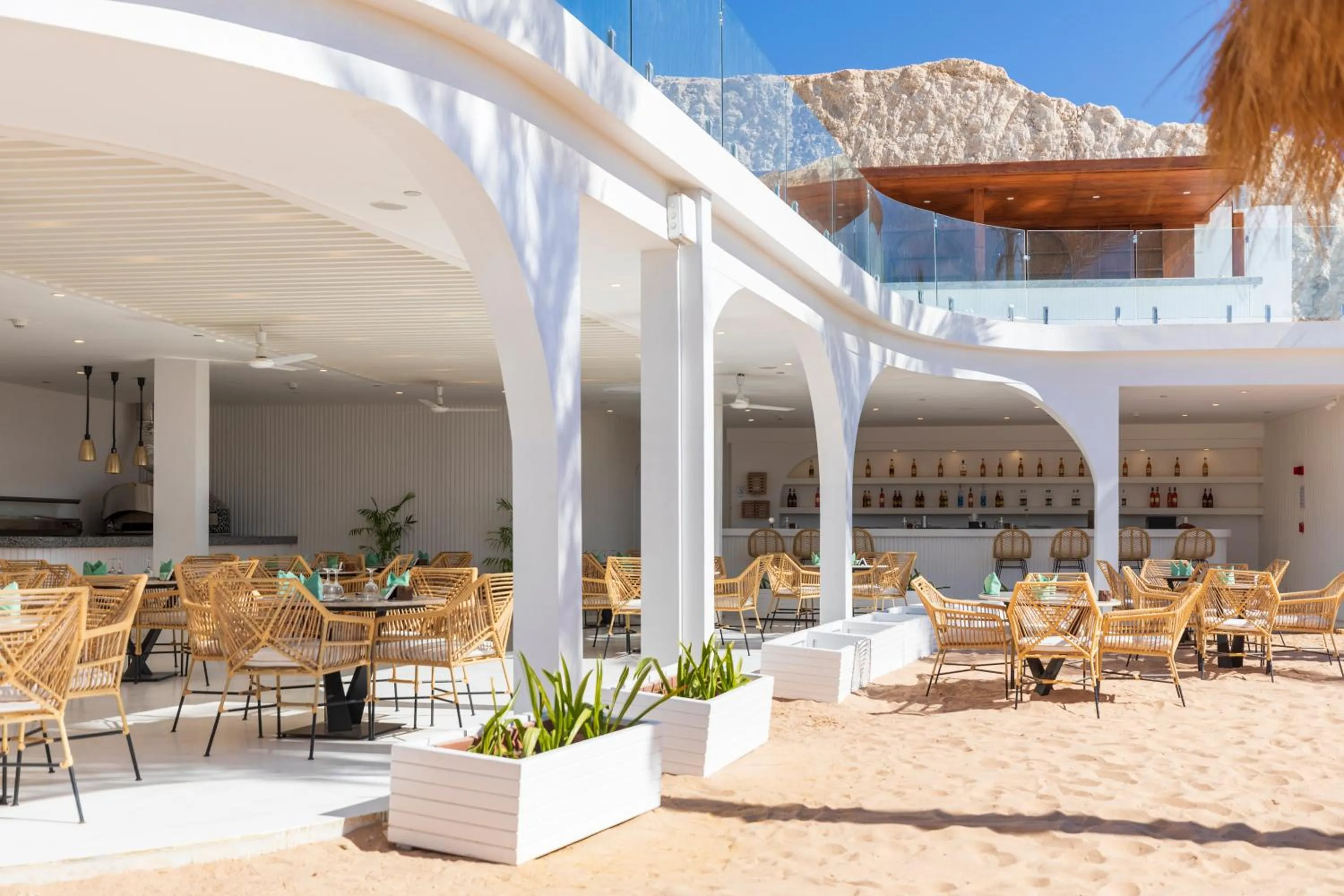 Restaurant/places to eat in White Hills Resort