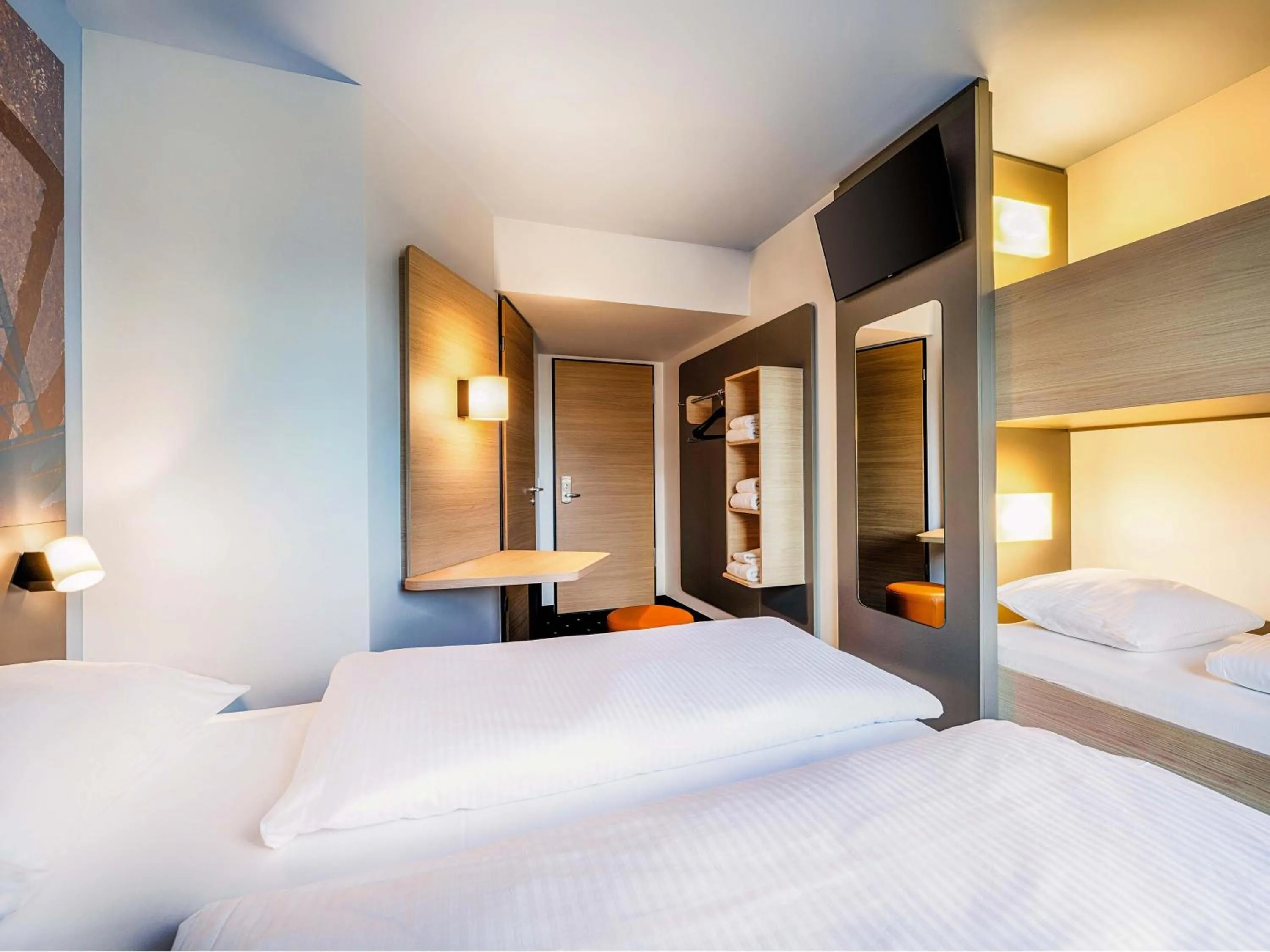 Photo of the whole room, Bed in B&B Hotel Bochum-City