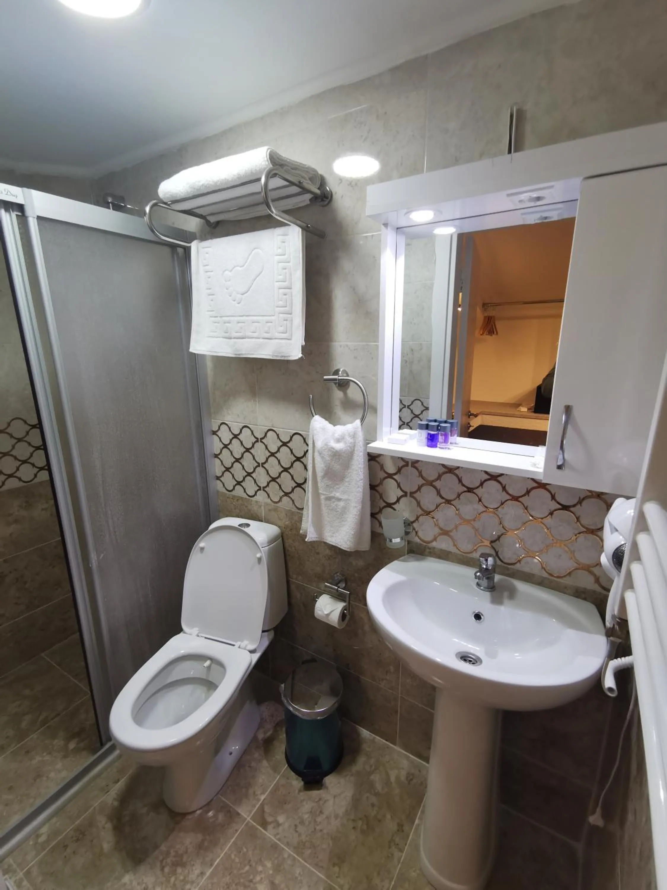 Shower in Efzen hotel