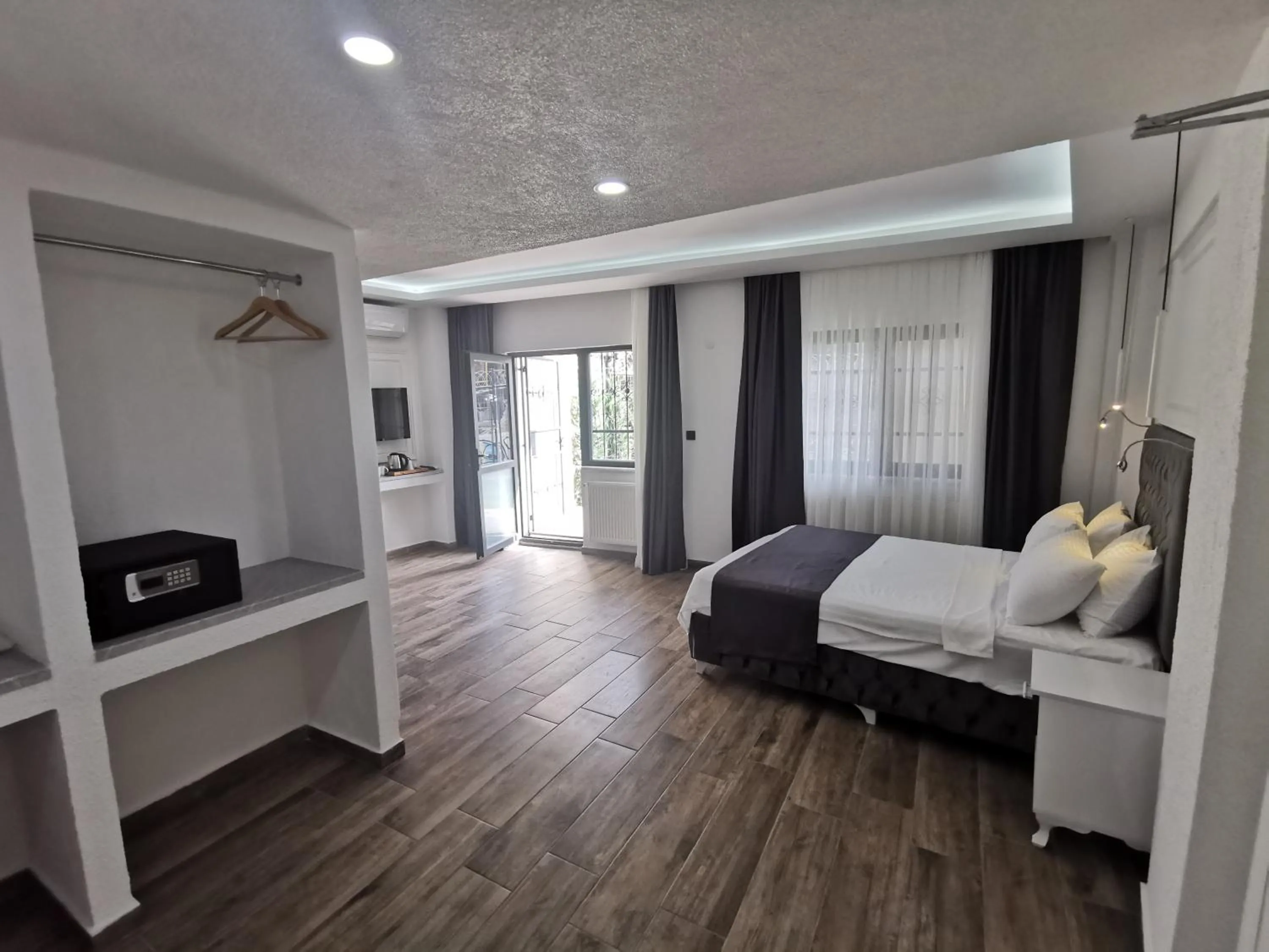 Photo of the whole room, Bed in Efzen hotel