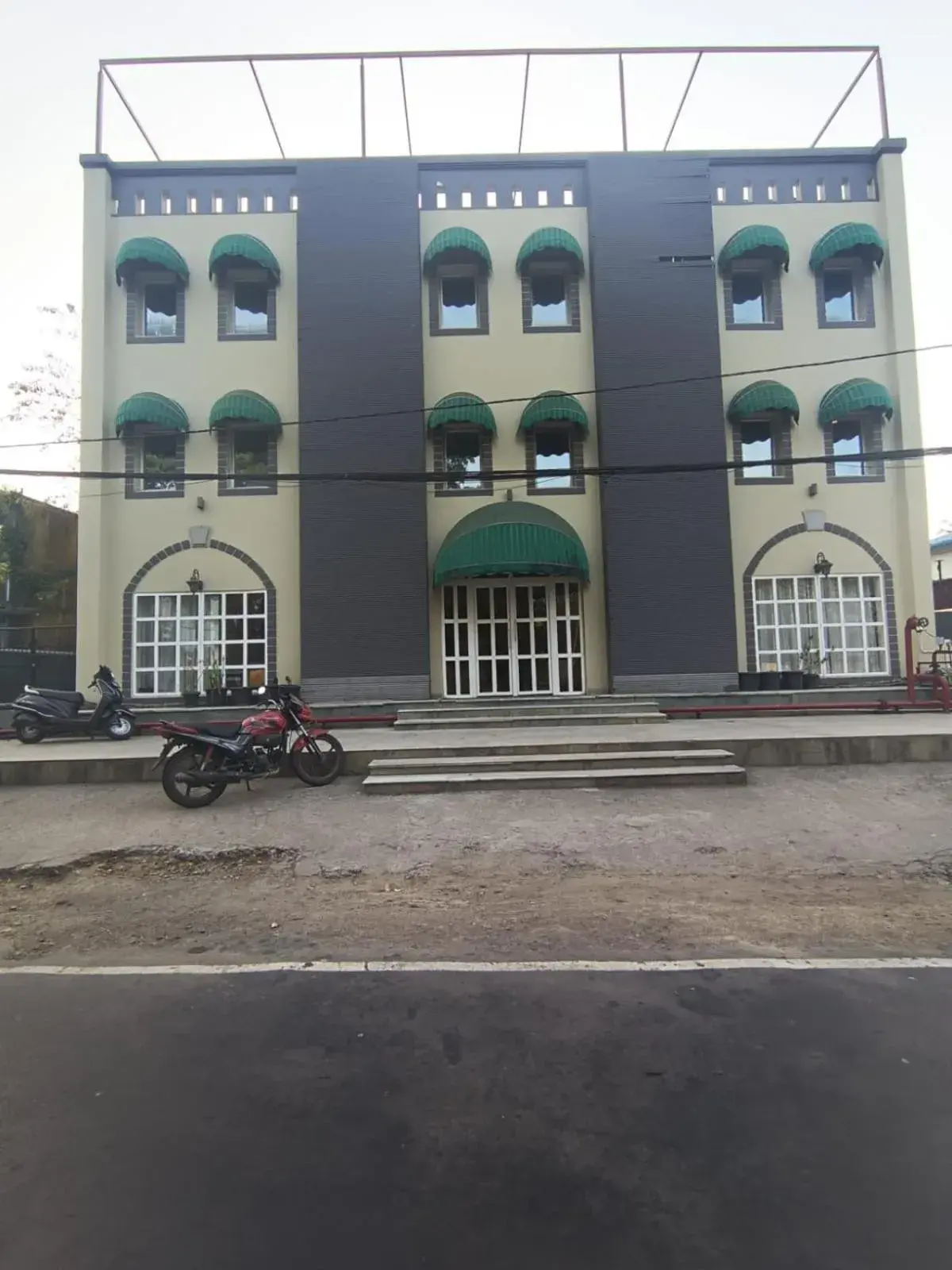 Property building in Diviyum Manor Property building in Diviyum Manor