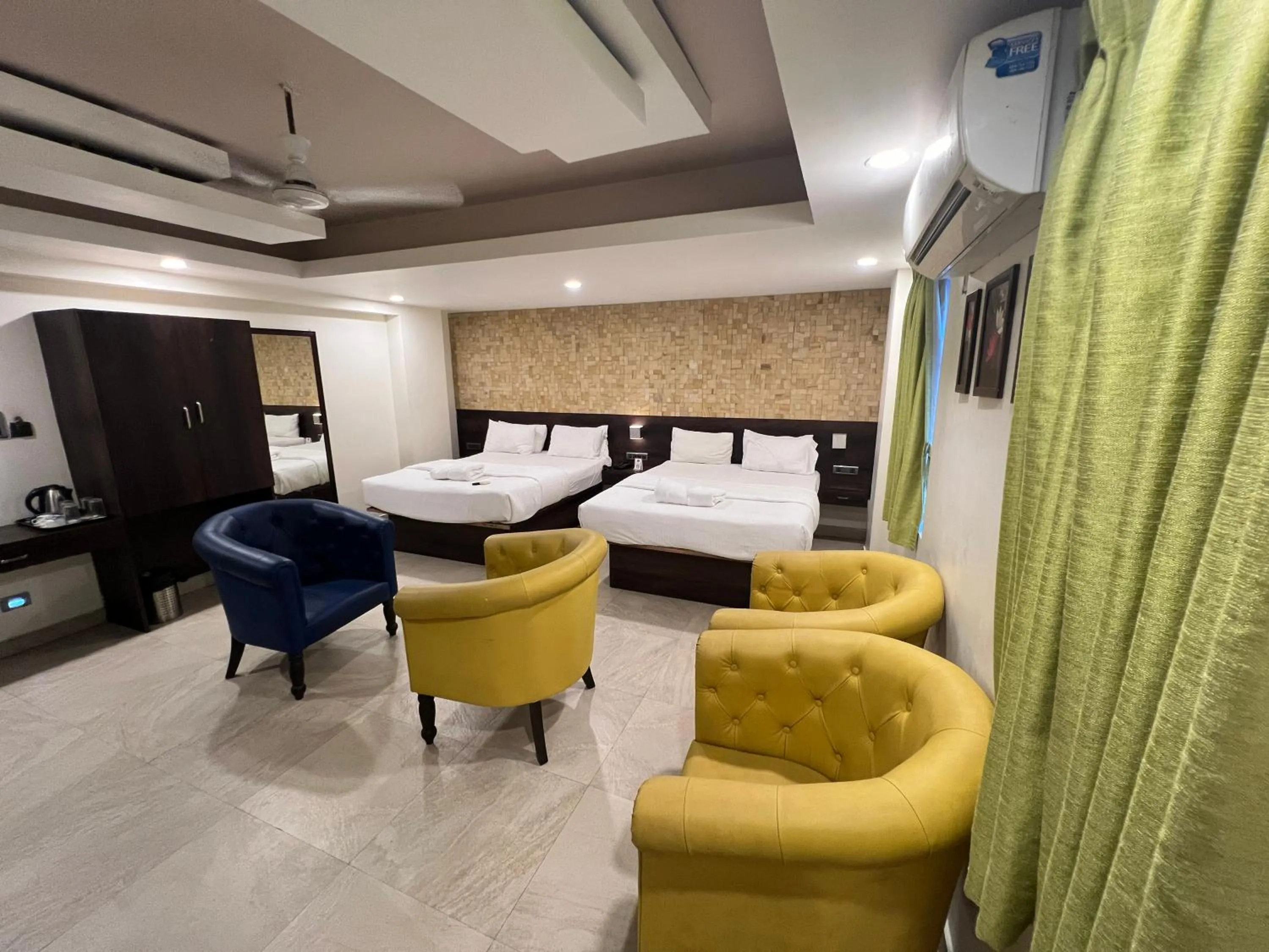 Photo of the whole room in Diviyum Manor