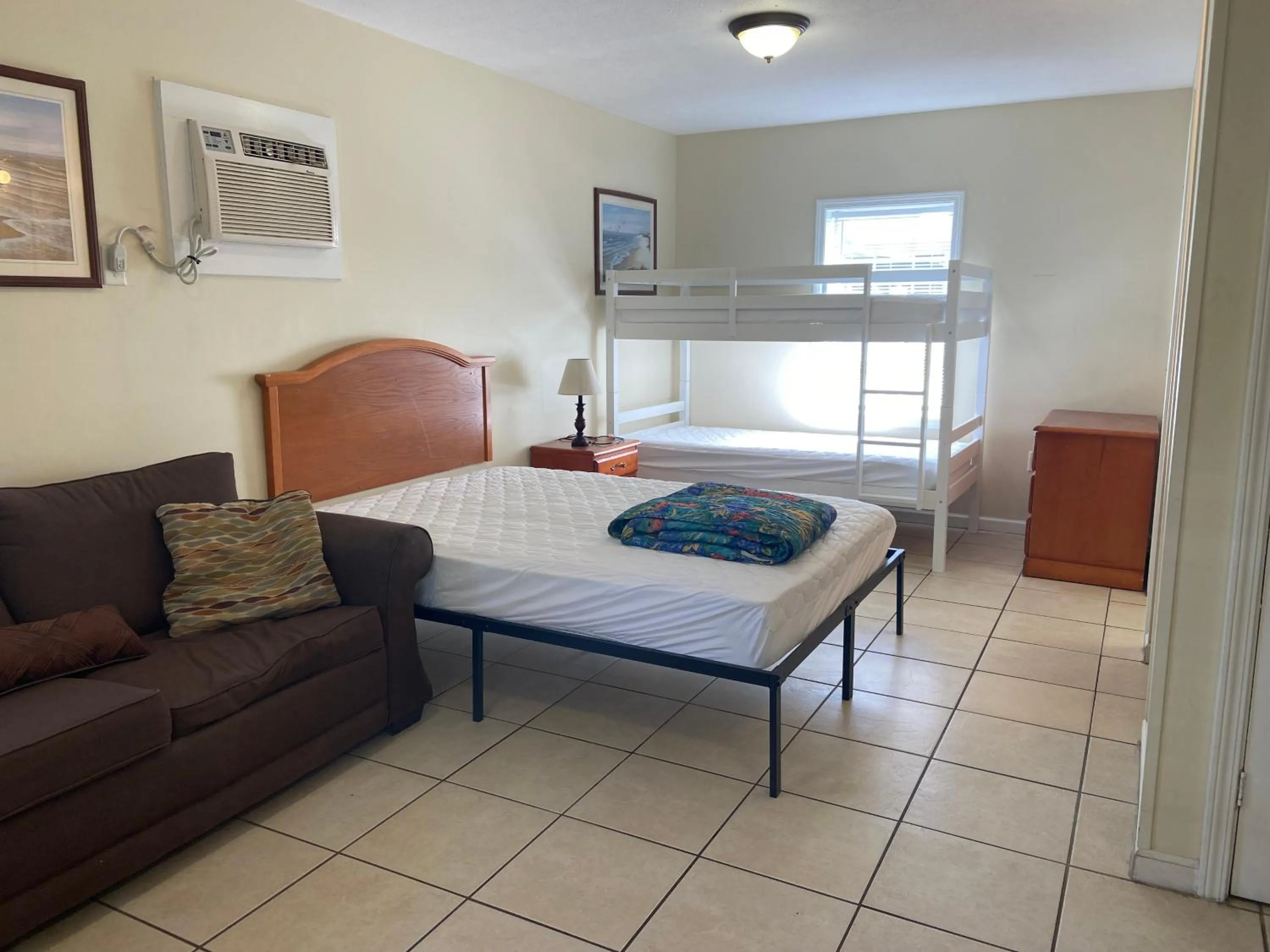 Bed in Cottages Christian Retreat