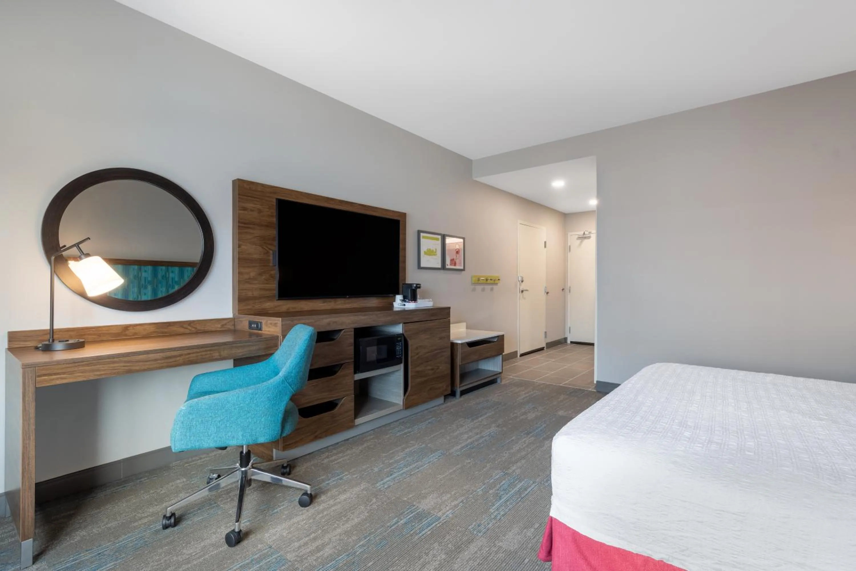 TV and multimedia, Bed in Hampton Inn Columbus Downtown, Ga