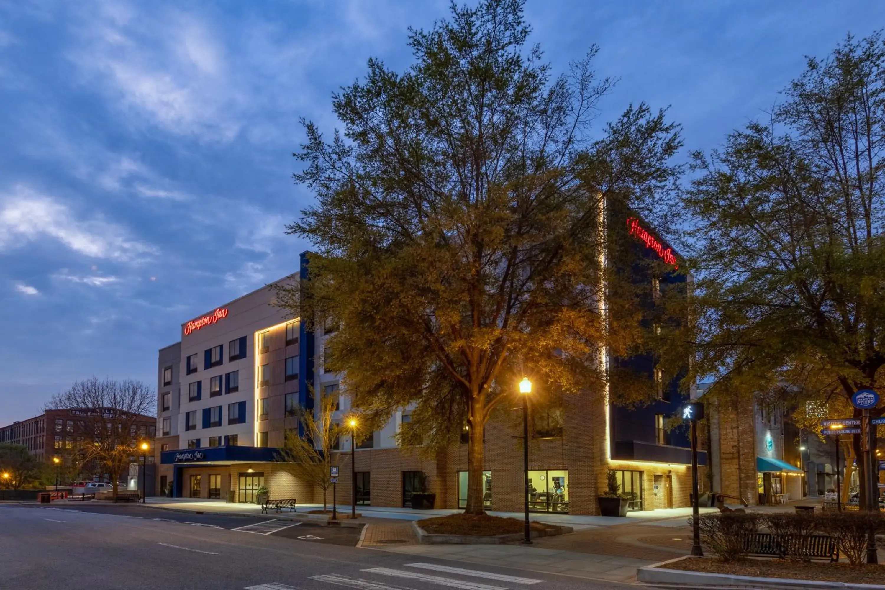 Property building in Hampton Inn Columbus Downtown, Ga Property building in Hampton Inn Columbus Downtown, Ga