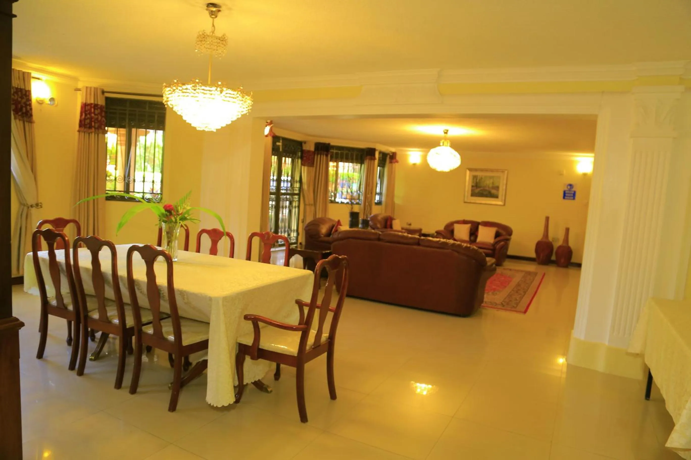 Restaurant/places to eat in Royal Victoria House Ltd