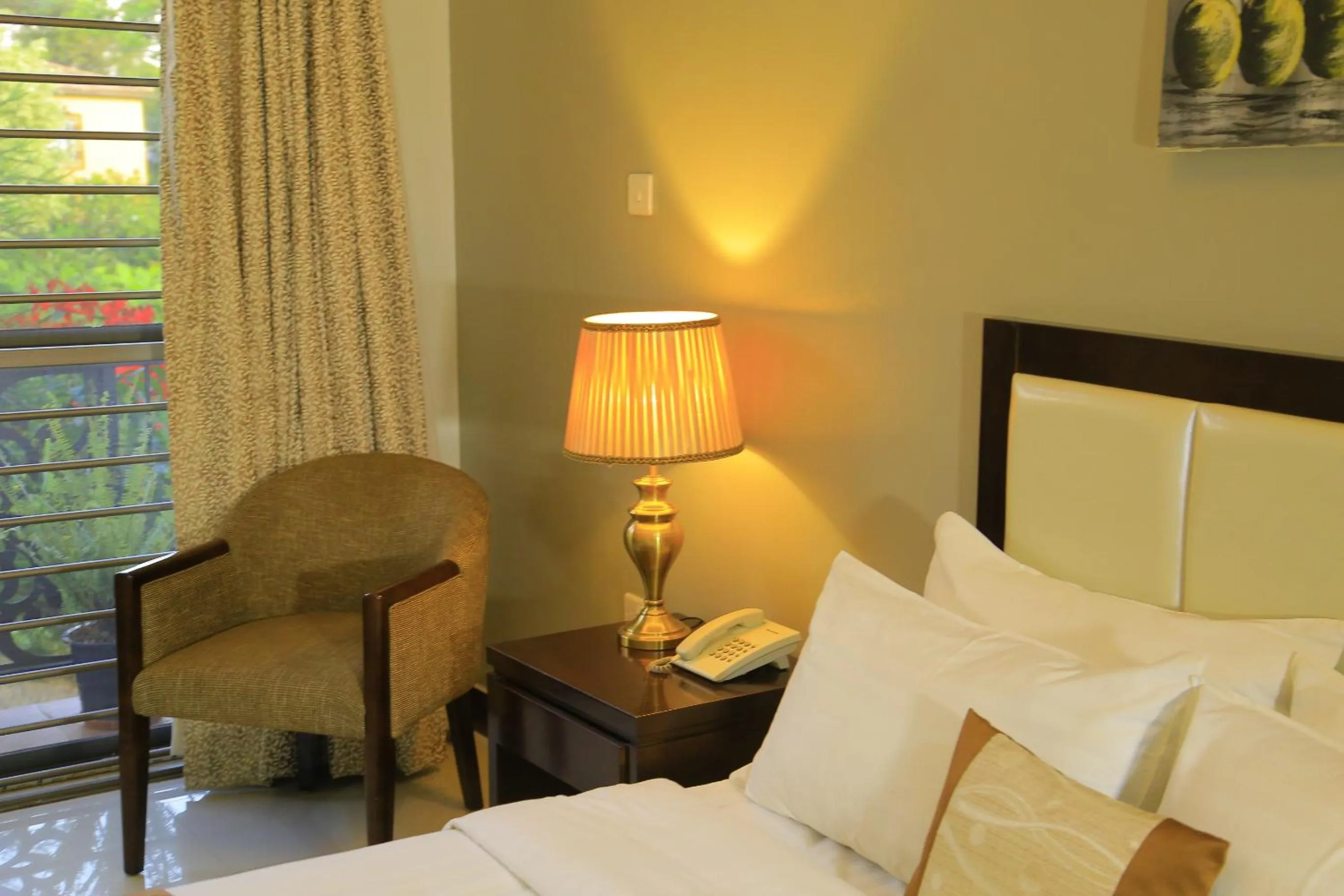 Garden view, Bed in Royal Victoria House Ltd