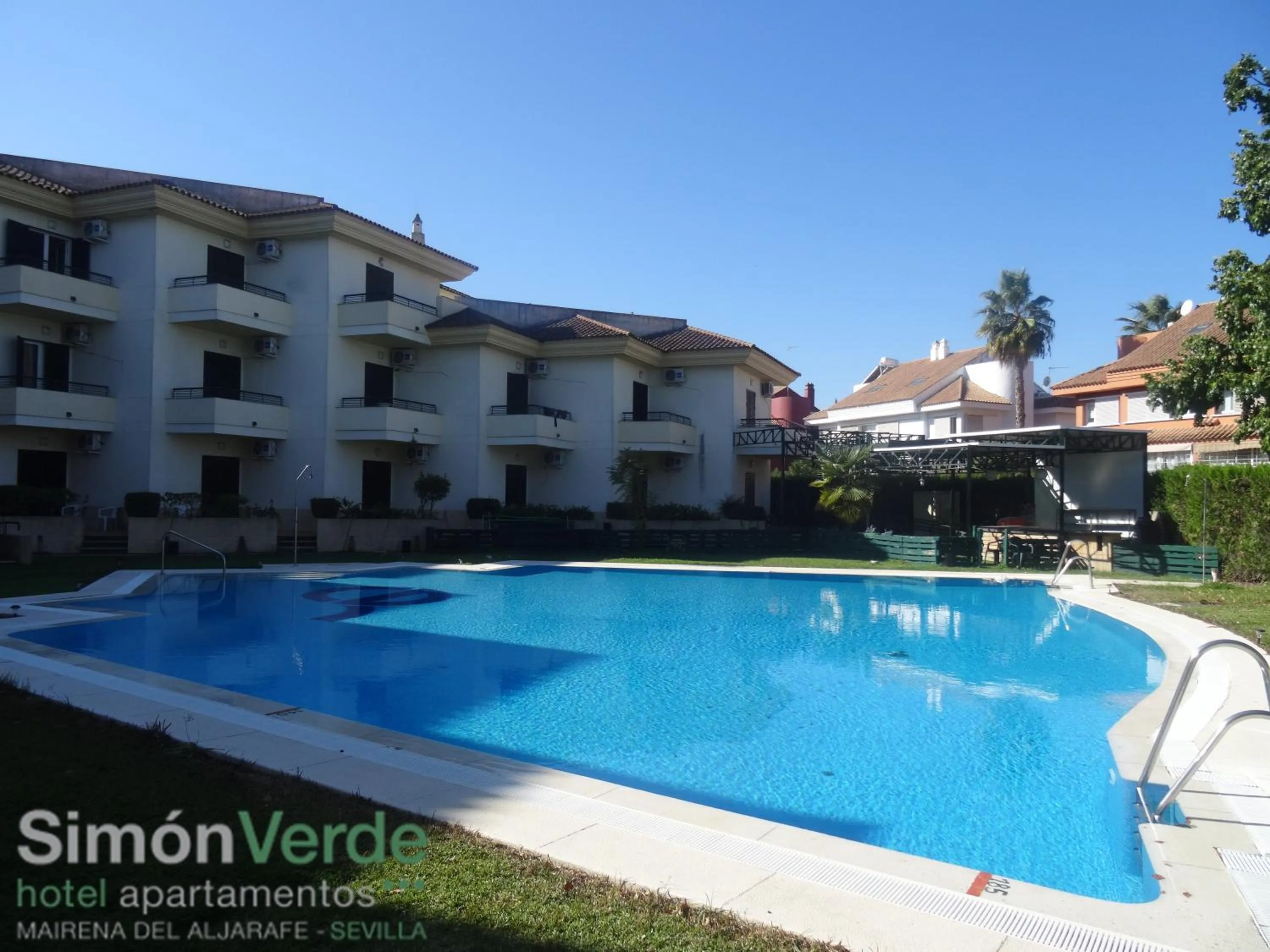 Swimming pool in Hospedium Hotel Apartamentos Simón Verde