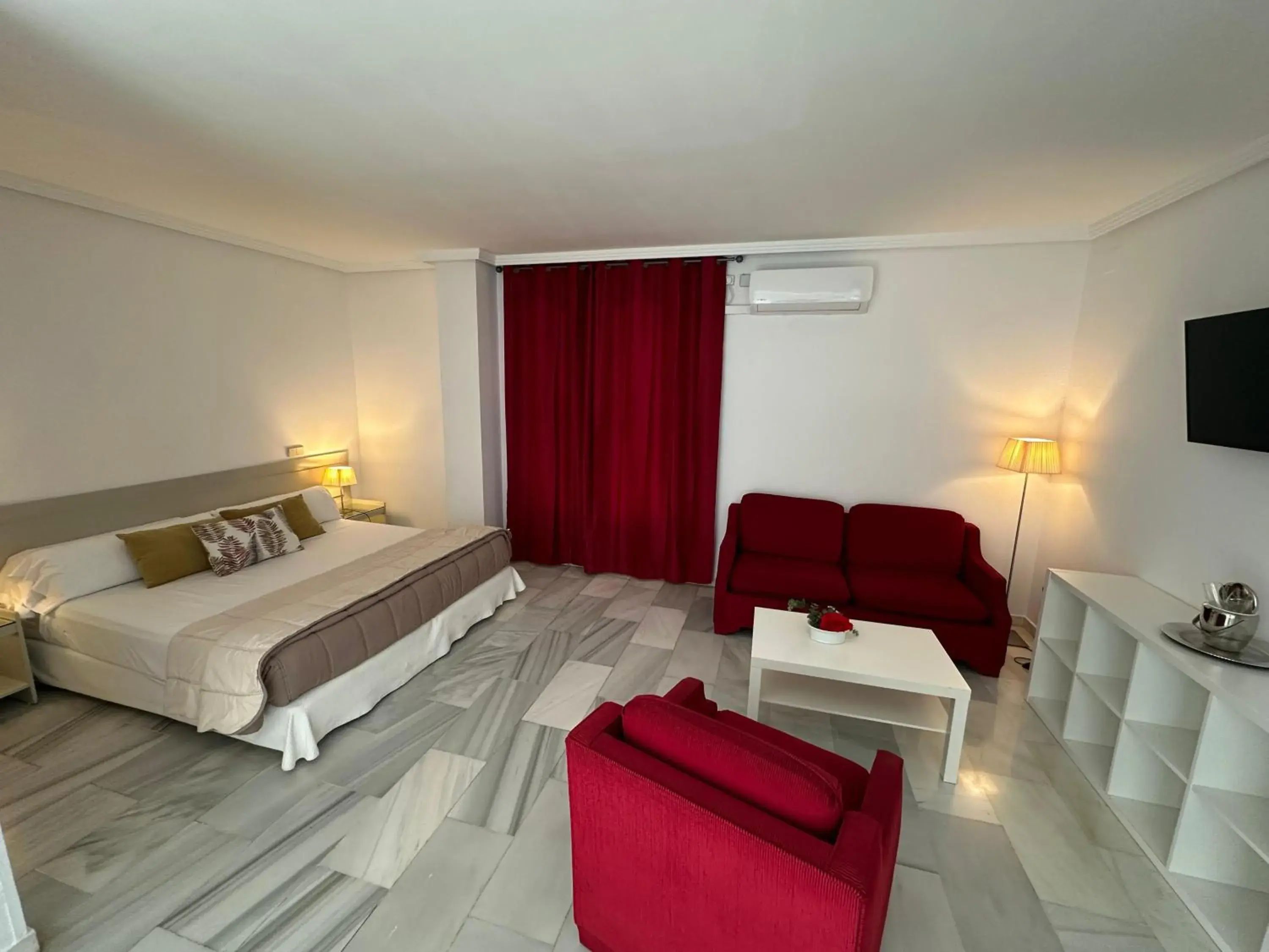 Bedroom, Bed in Hospedium Hotel Apartamentos Simón Verde Bedroom, Bed in Hospedium Hotel Apartamentos Simón Verde