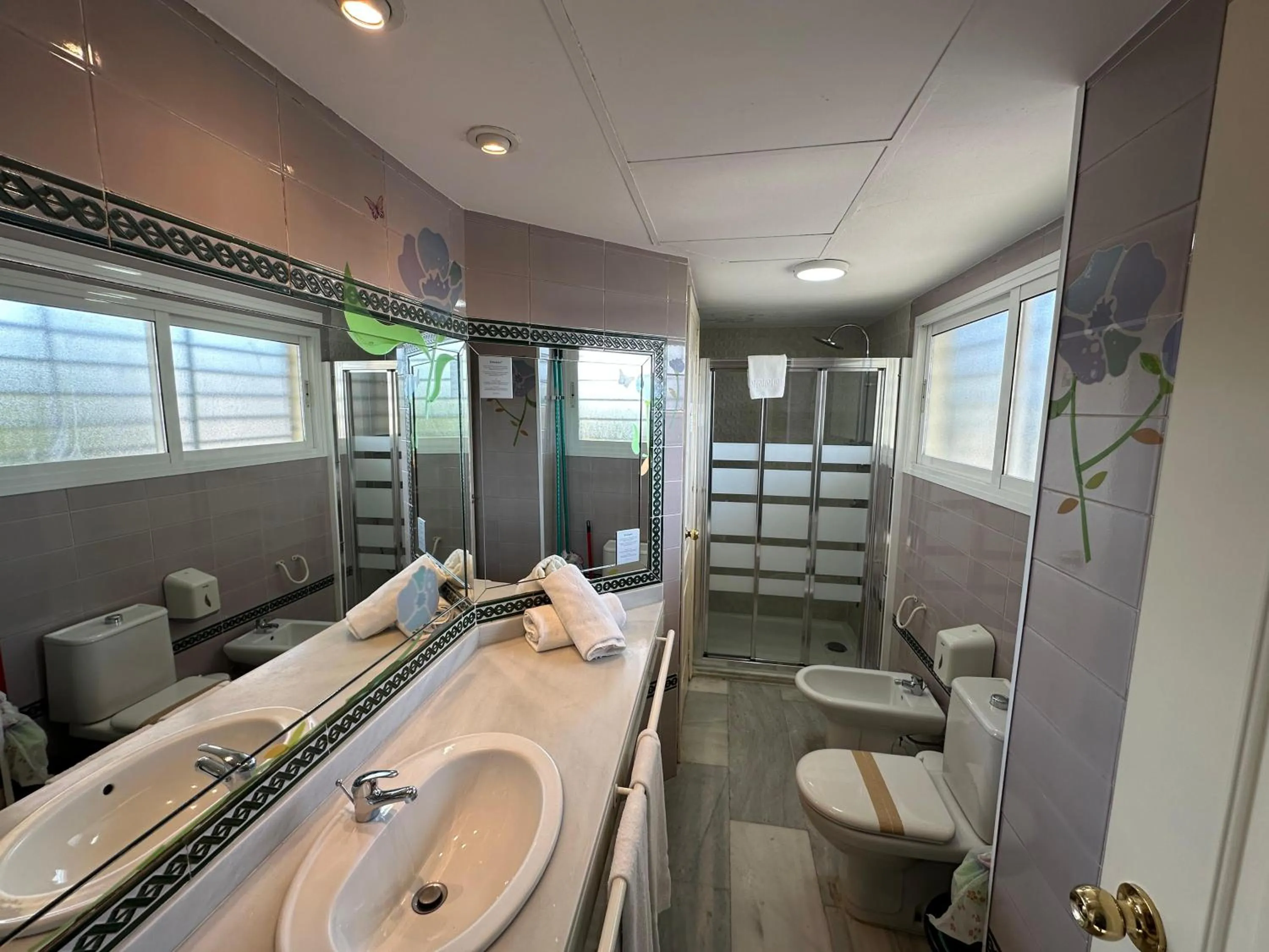 Bathroom in Hospedium Hotel Apartamentos Simón Verde