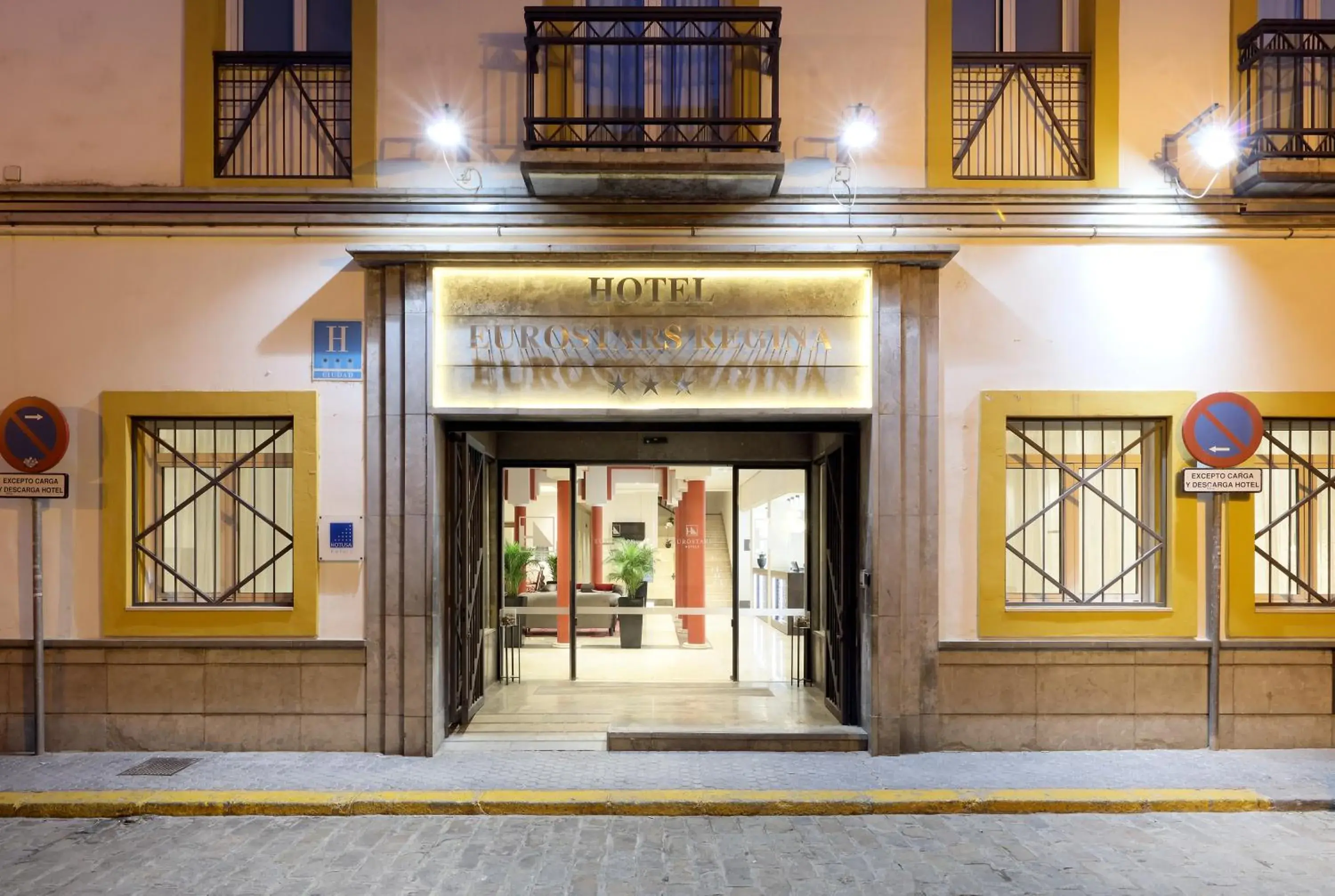 Facade/entrance in Eurostars Regina Facade/entrance in Eurostars Regina