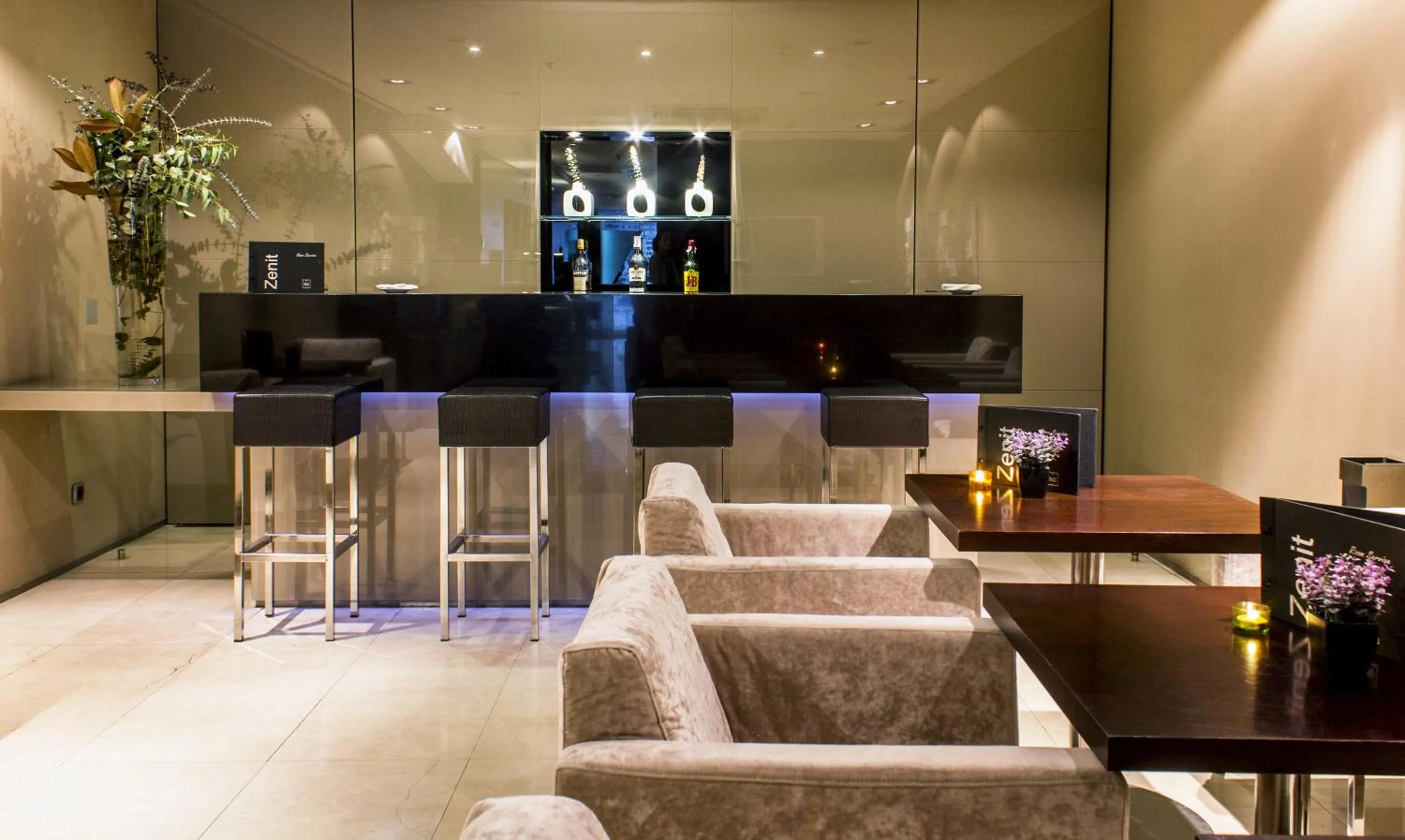 Communal lounge/ TV room in Zenit Barcelona