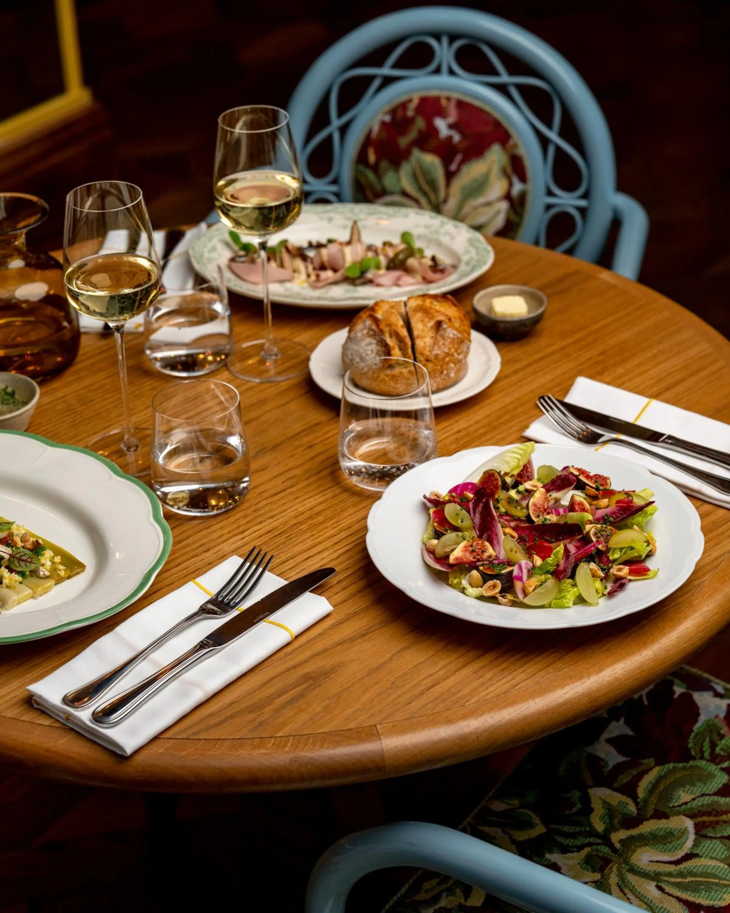 Restaurant/places to eat in La Fantaisie