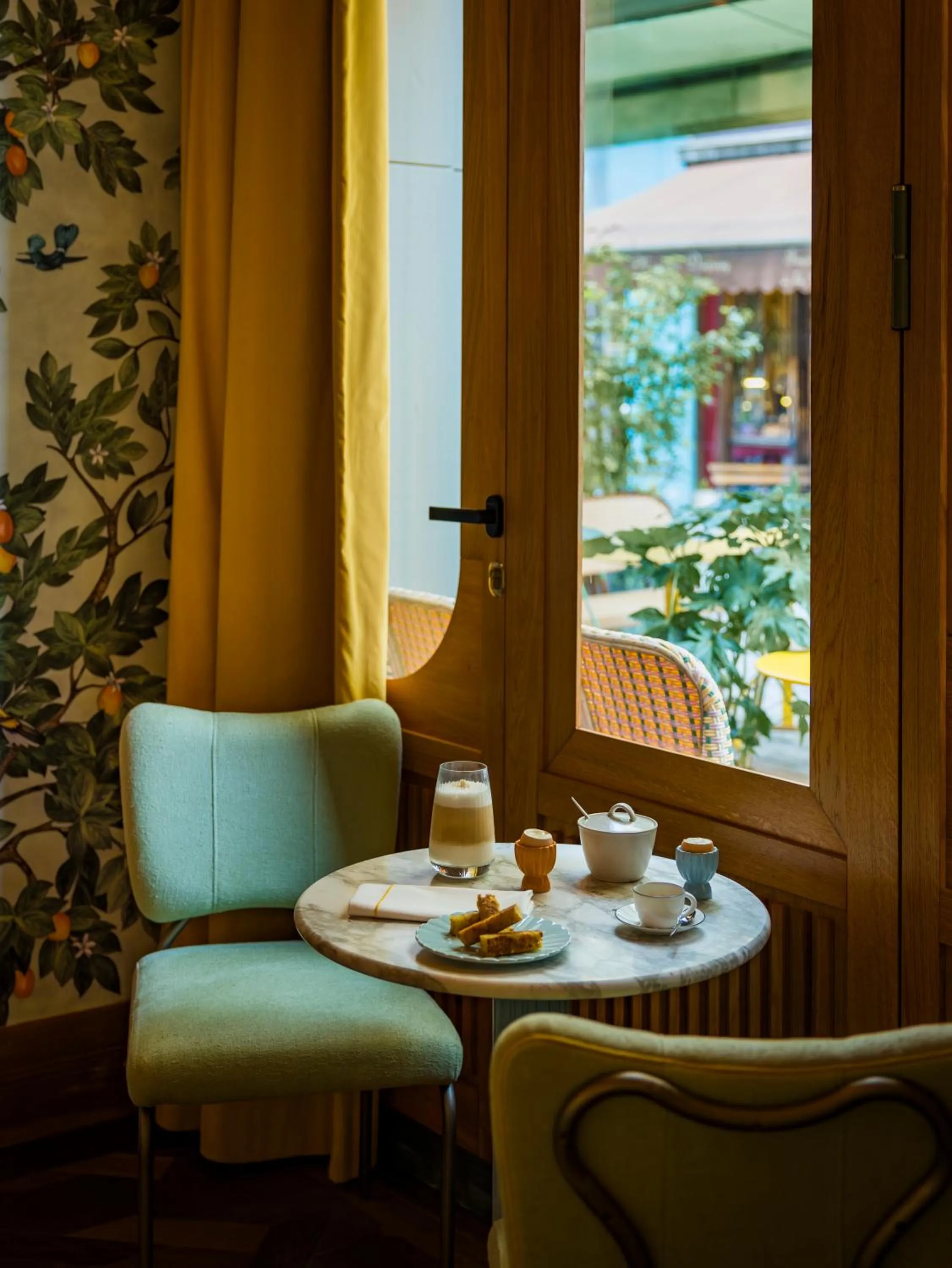 Restaurant/places to eat in La Fantaisie