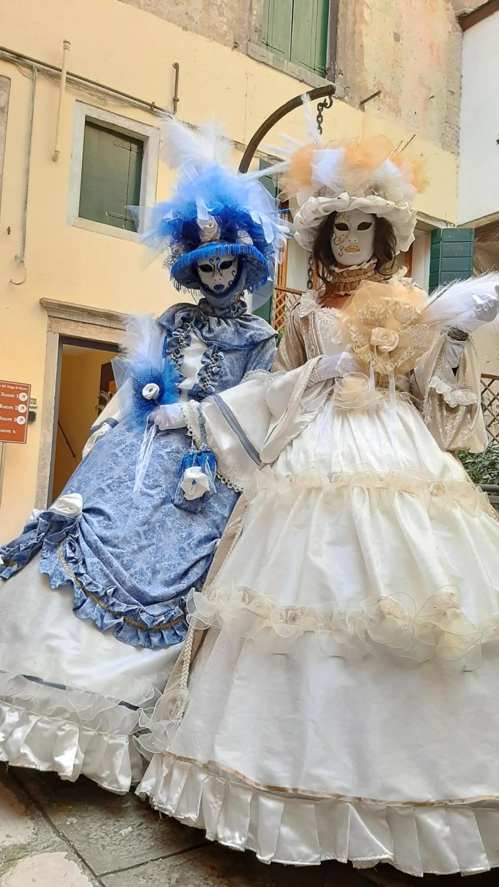 group of guests in Corte del Doge di Rialto