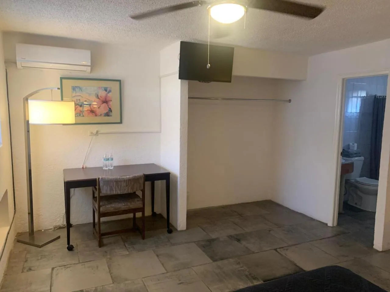 Living room in HOTEL MARIPINA