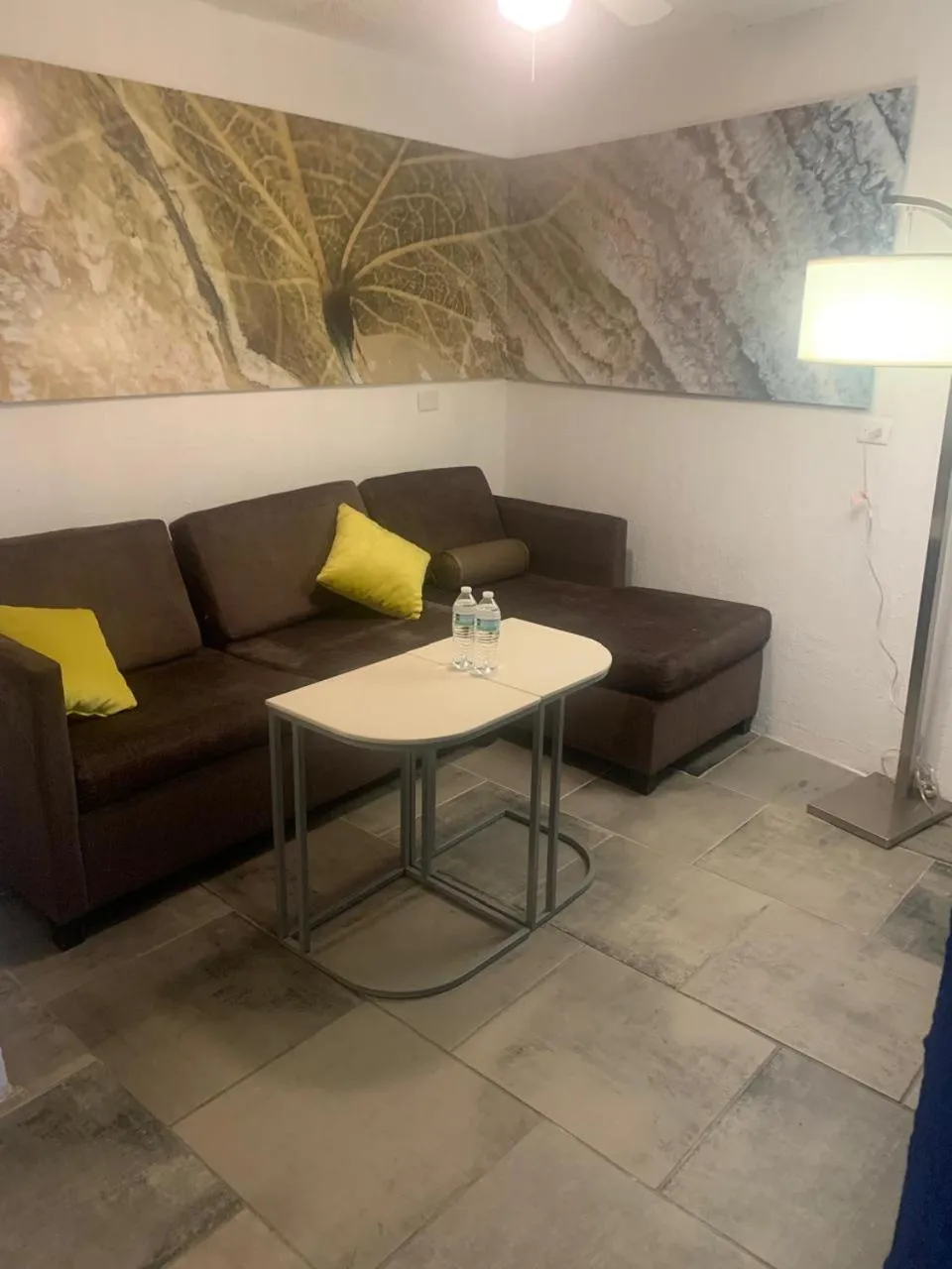 Living room in HOTEL MARIPINA