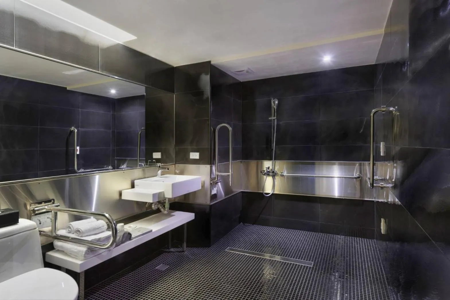 Shower in Hotels Here - Taipei