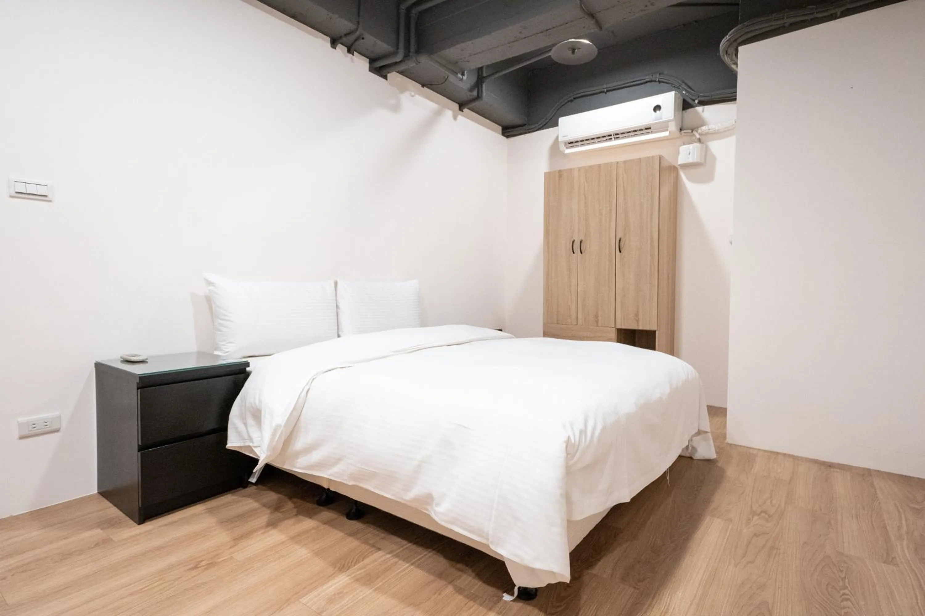 Photo of the whole room, Bed in HotelsHere - Ximen