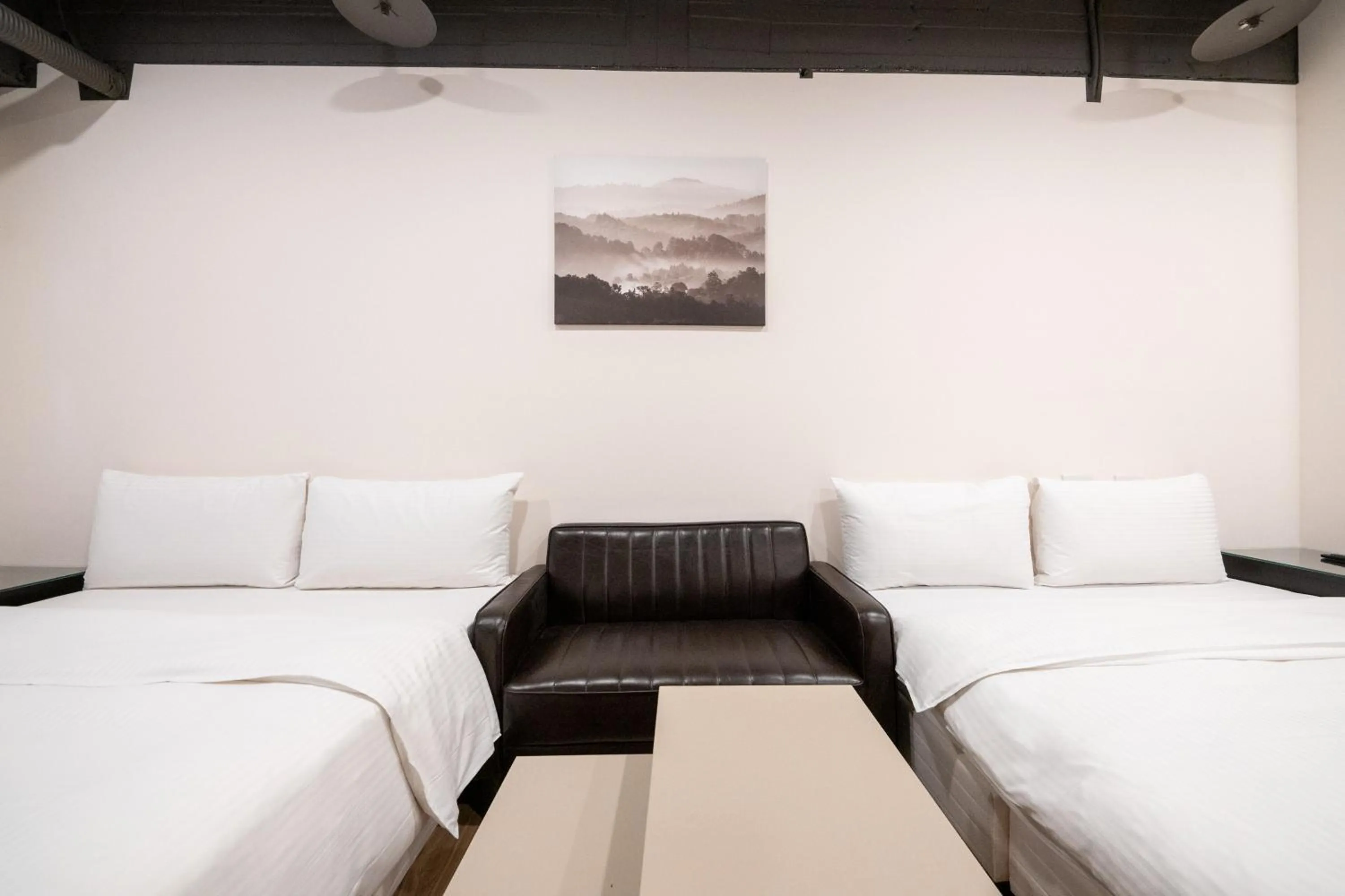 Photo of the whole room, Bed in HotelsHere - Ximen