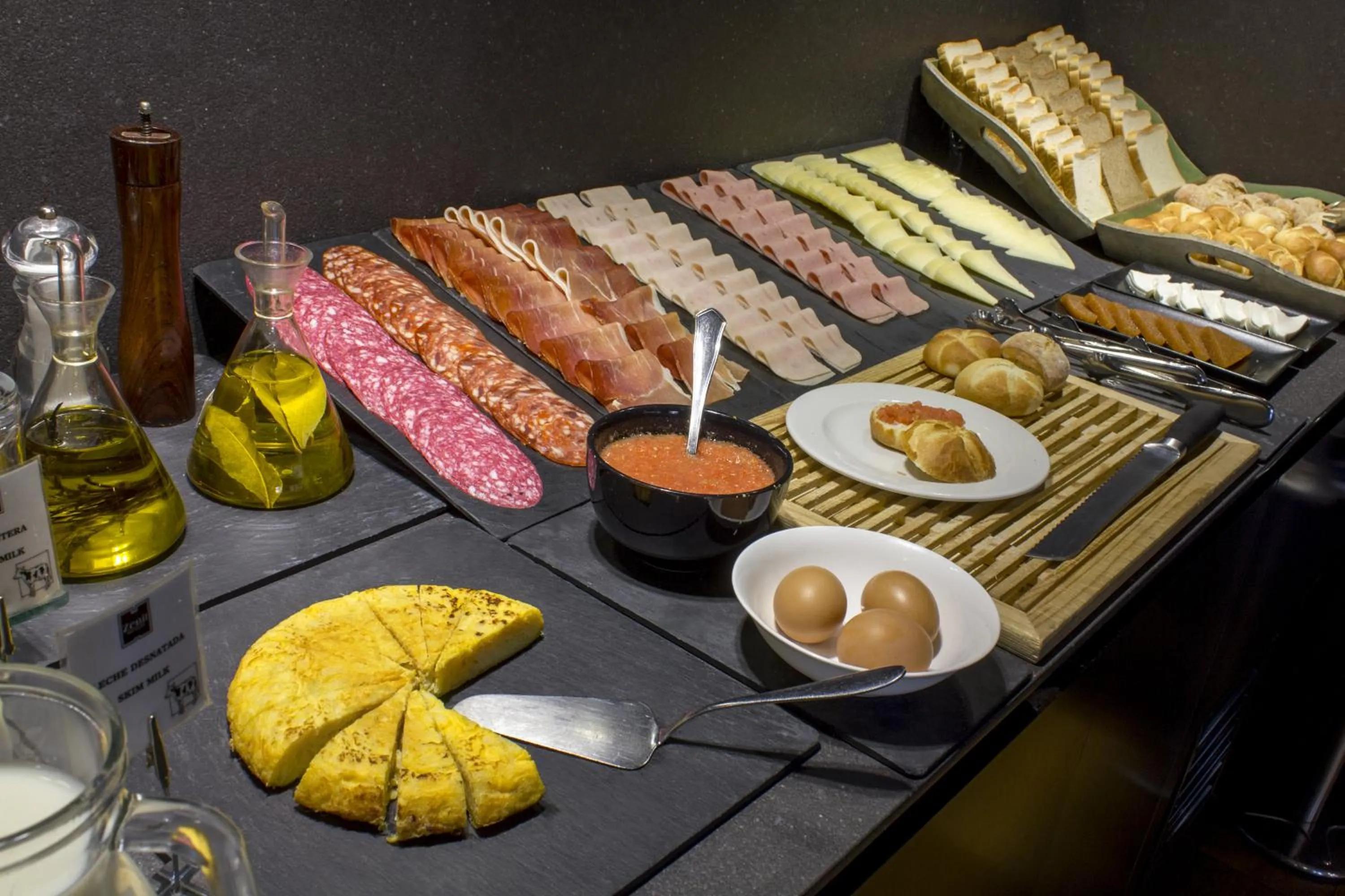 Buffet breakfast in Zenit Vigo