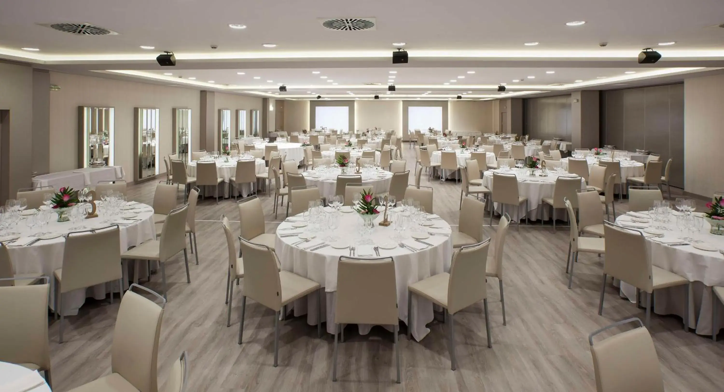 Restaurant/places to eat in NH Pamplona Iruña Park Restaurant/places to eat in NH Pamplona Iruña Park