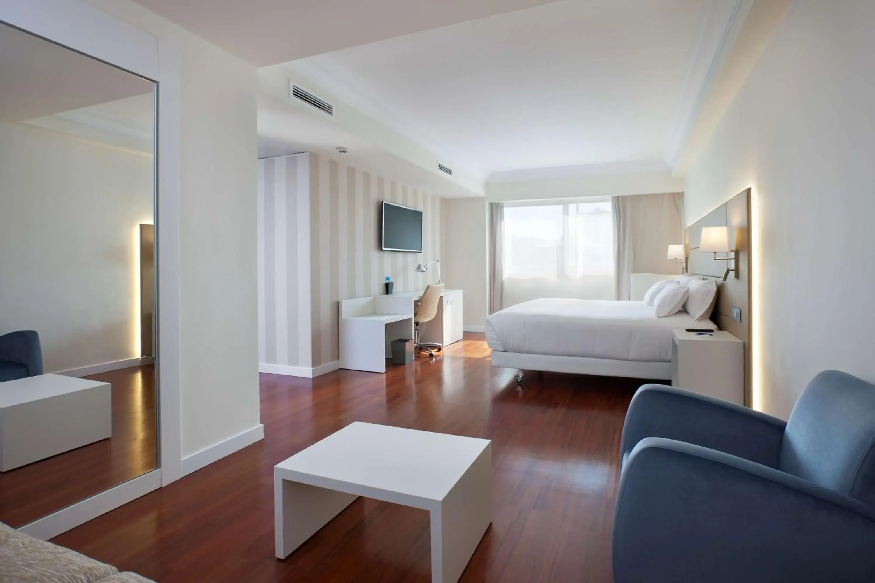 Superior Double or Twin Room in NH Pamplona Iruña Park Superior Double or Twin Room in NH Pamplona Iruña Park