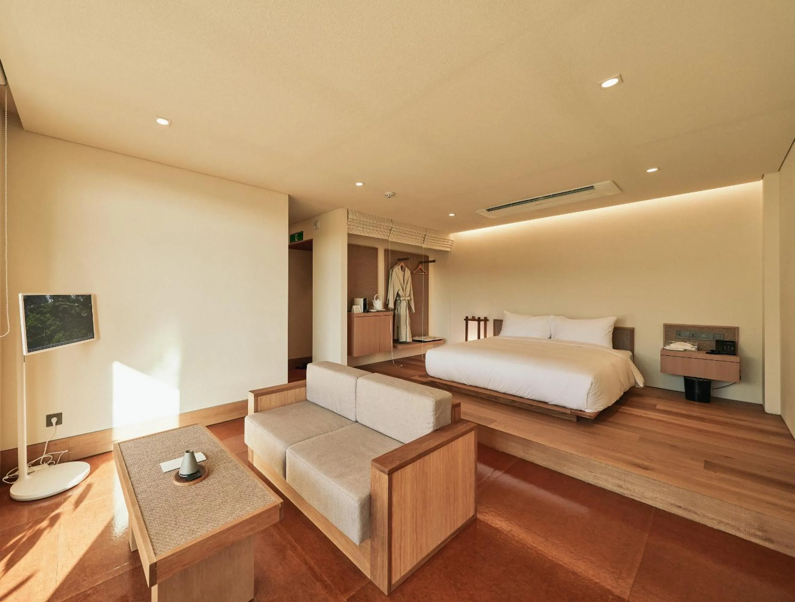 Photo of the whole room, Bed in IJE Gyeongju