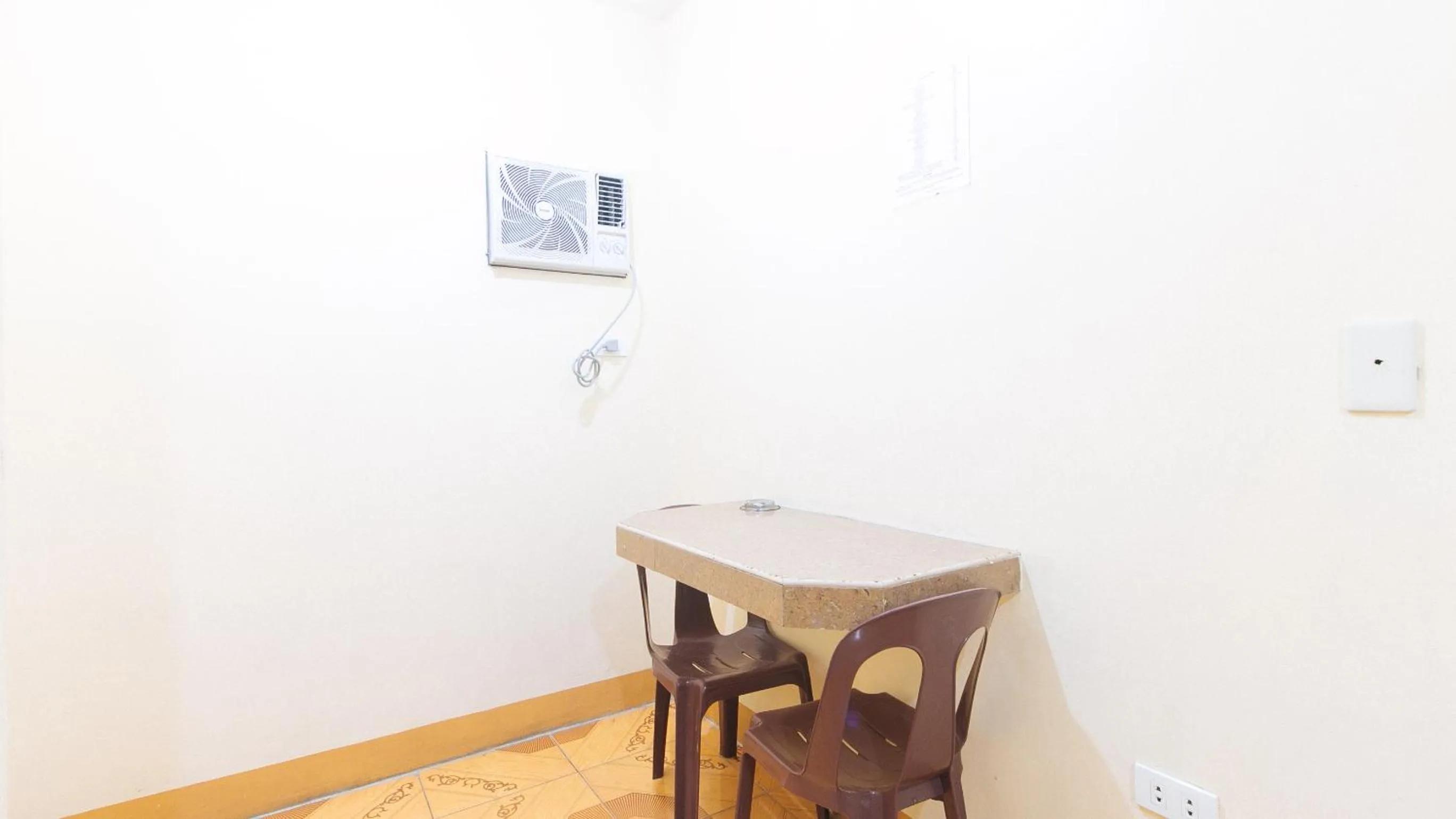 Dining area in Golden Sunrise Hotel II by RedDoorz