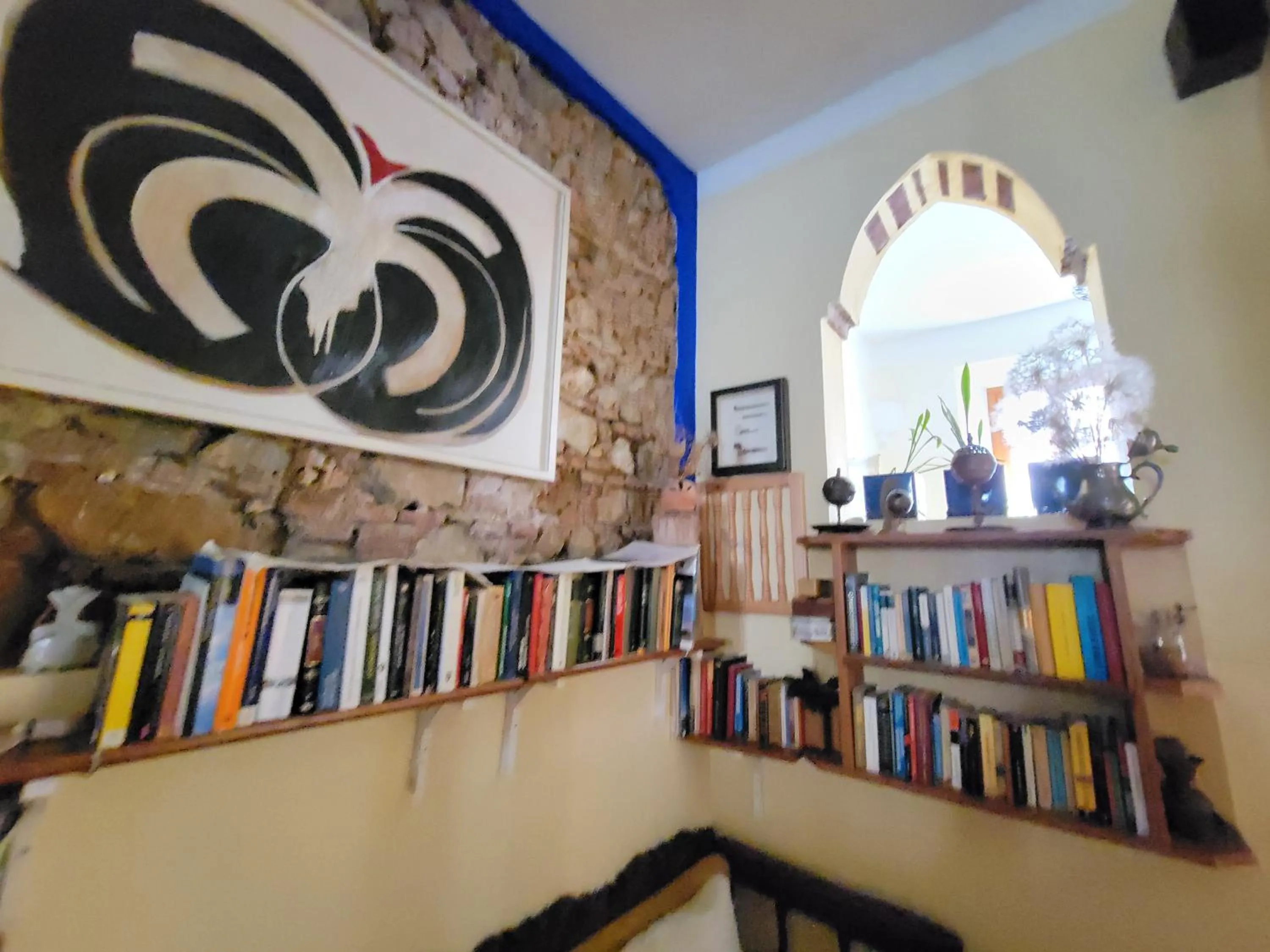 Library in Hotel Gernika