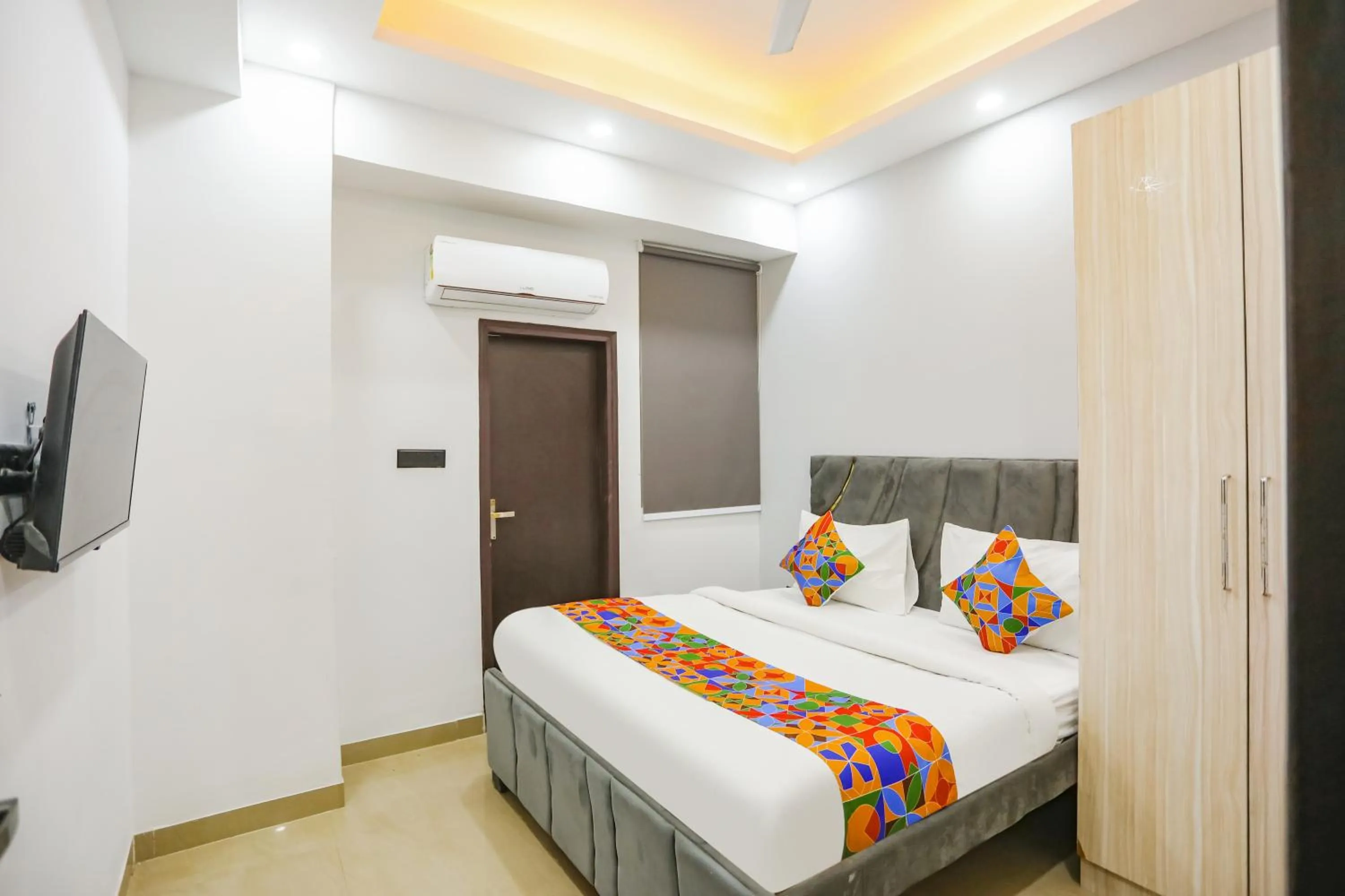 TV and multimedia in FabHotel Rasa Arcade