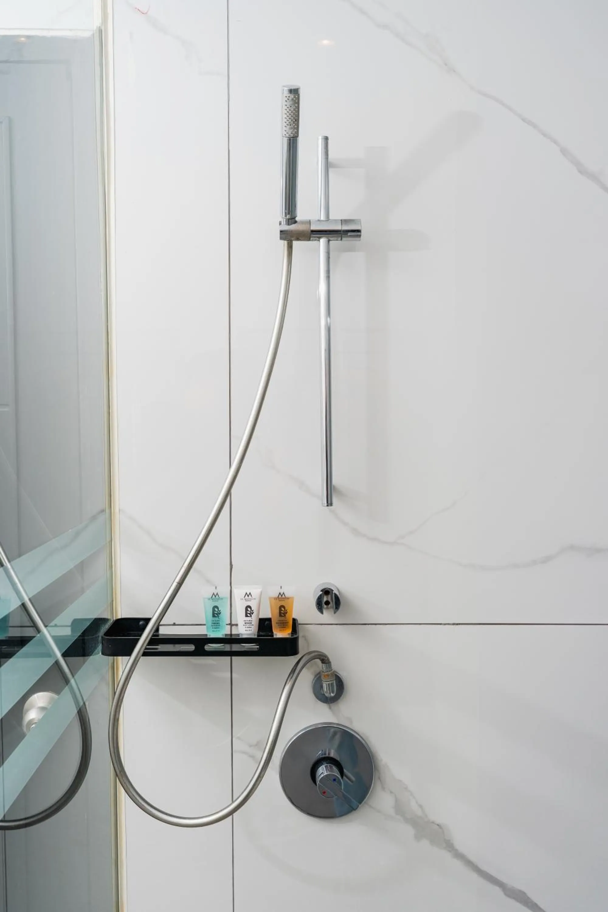 Shower in Lemansion Senopati