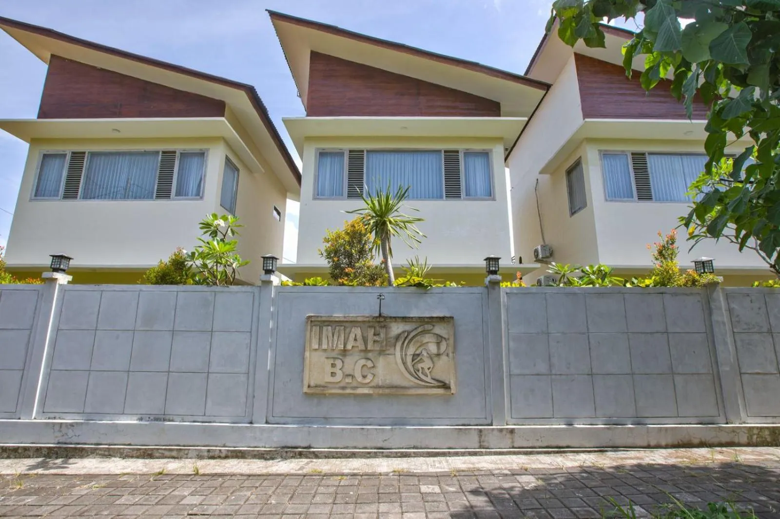 Property building in ImahBC Surfcamp