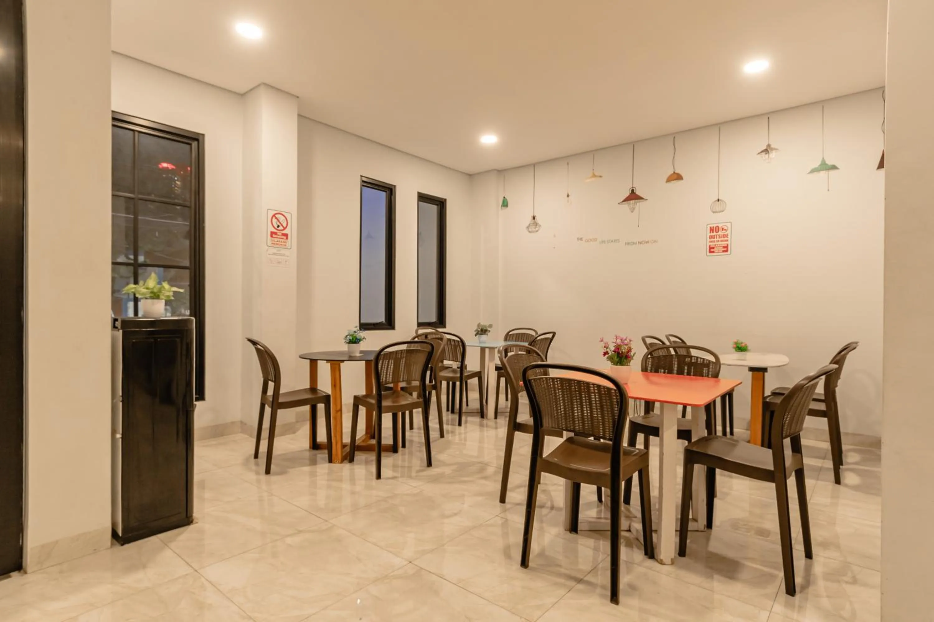 Living room in Monggo Mampir Tanjung Duren By Reccoma