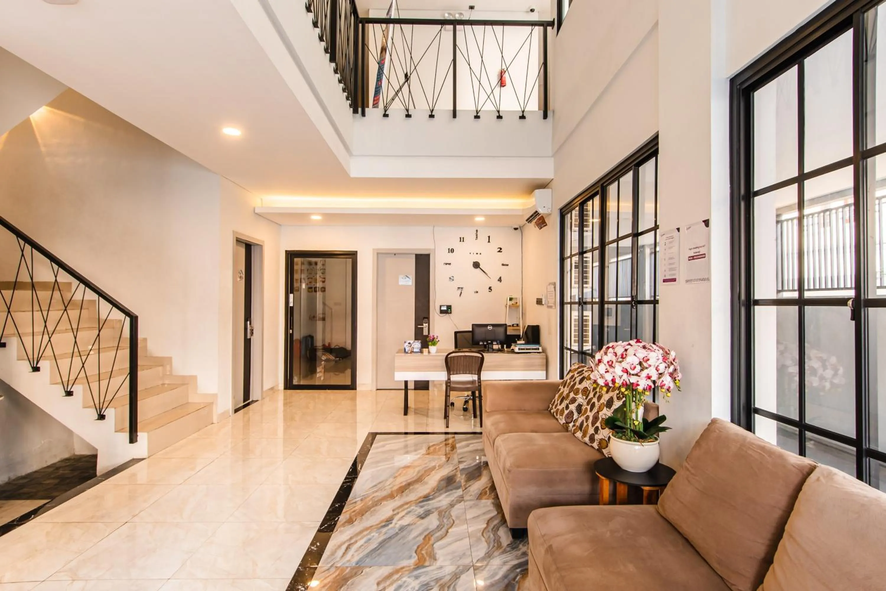 Living room in Monggo Mampir Tanjung Duren By Reccoma