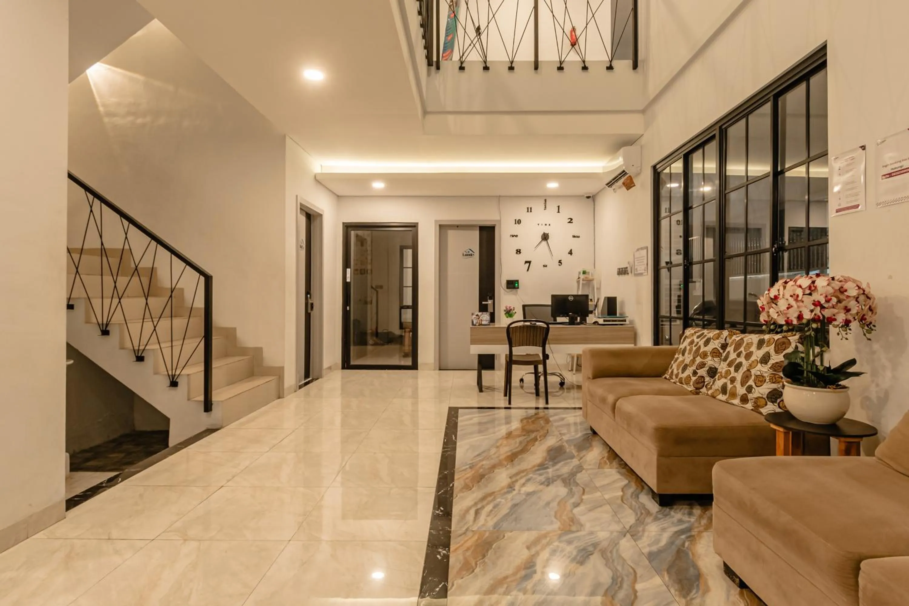 Living room in Monggo Mampir Tanjung Duren By Reccoma