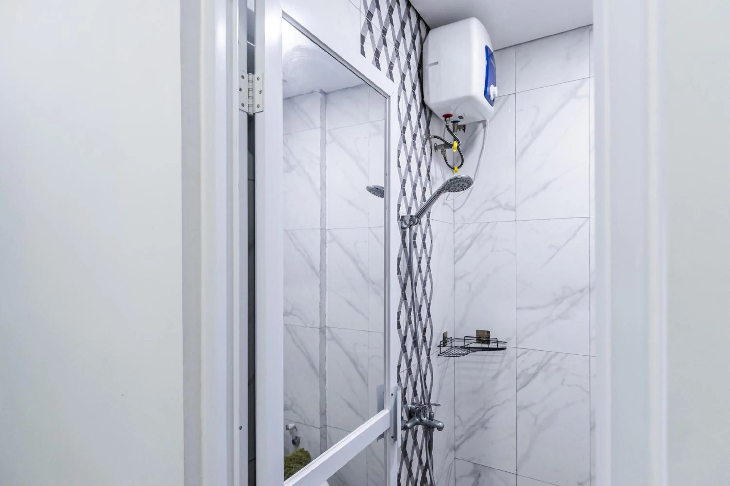 Shower in Monggo Mampir Tanjung Duren By Reccoma