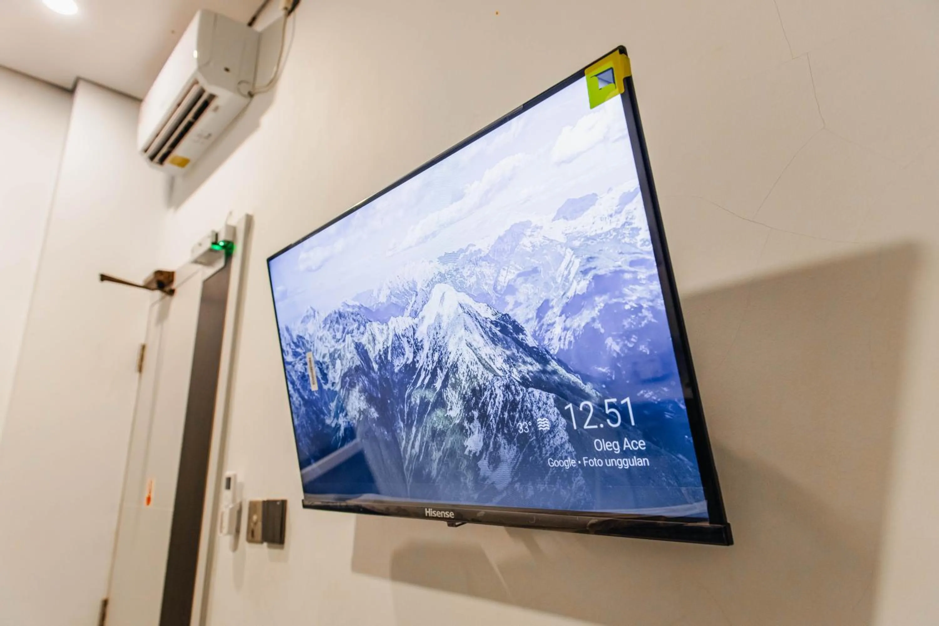 TV and multimedia in Monggo Mampir Tanjung Duren By Reccoma