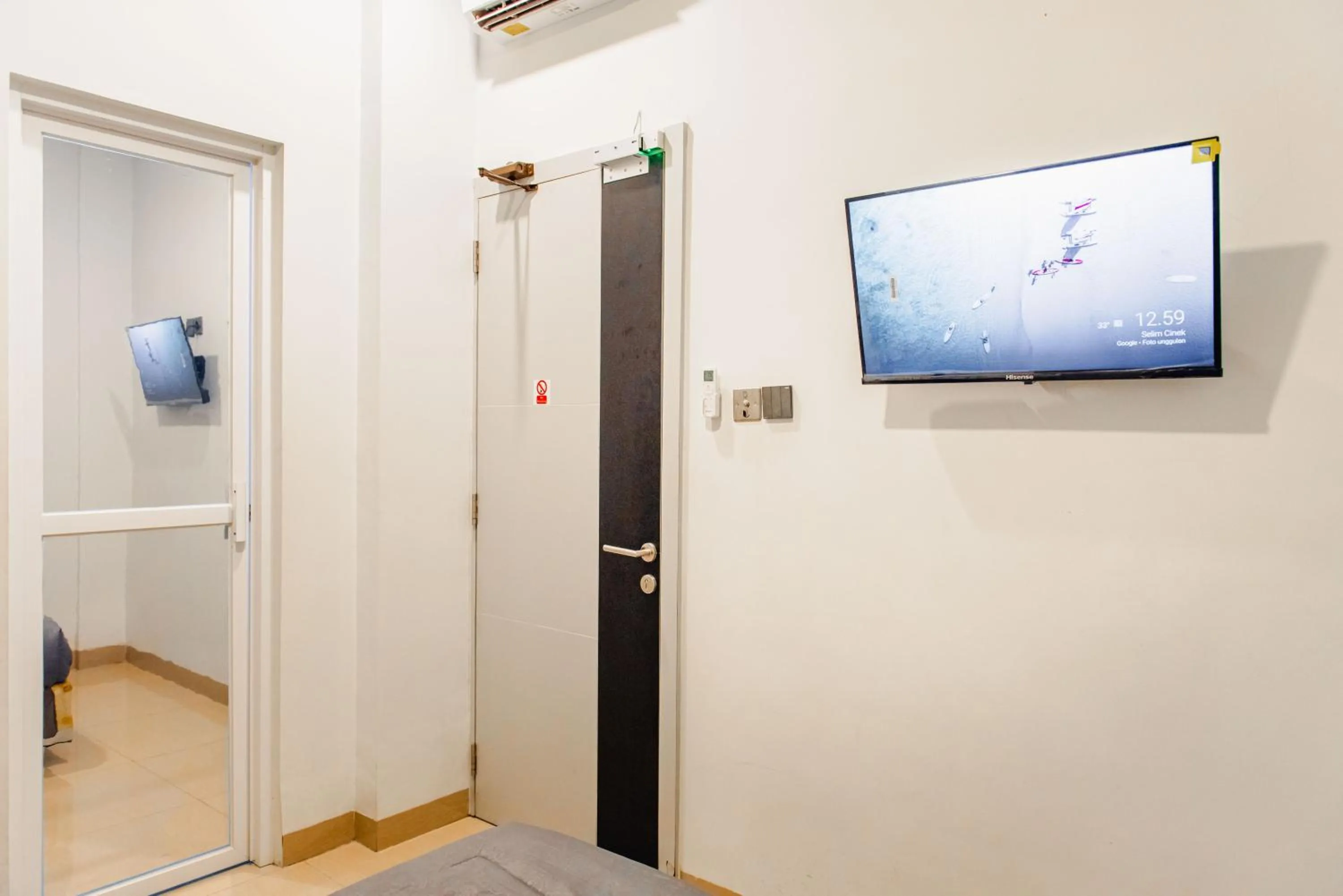 TV and multimedia in Monggo Mampir Tanjung Duren By Reccoma