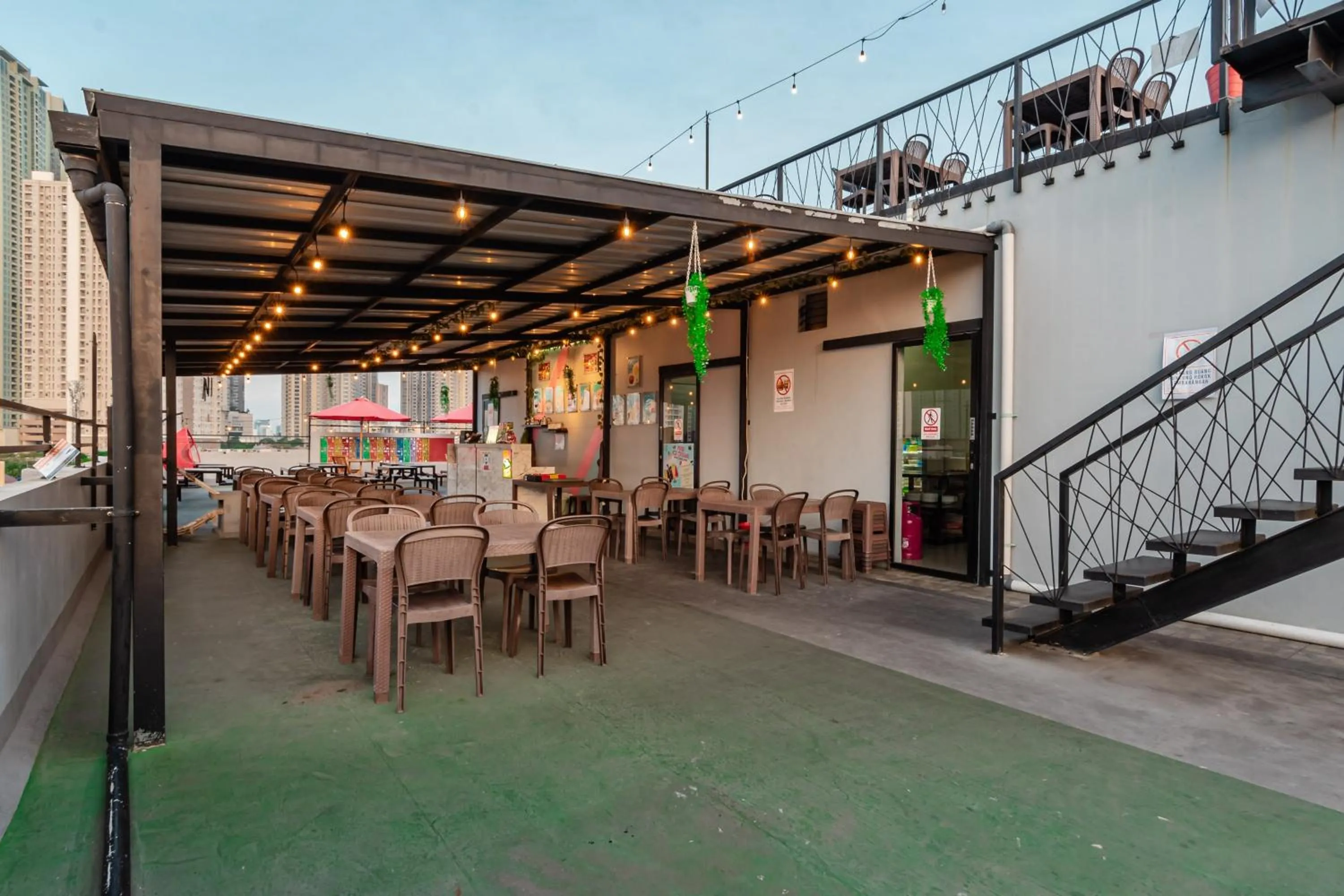 Patio in Monggo Mampir Tanjung Duren By Reccoma