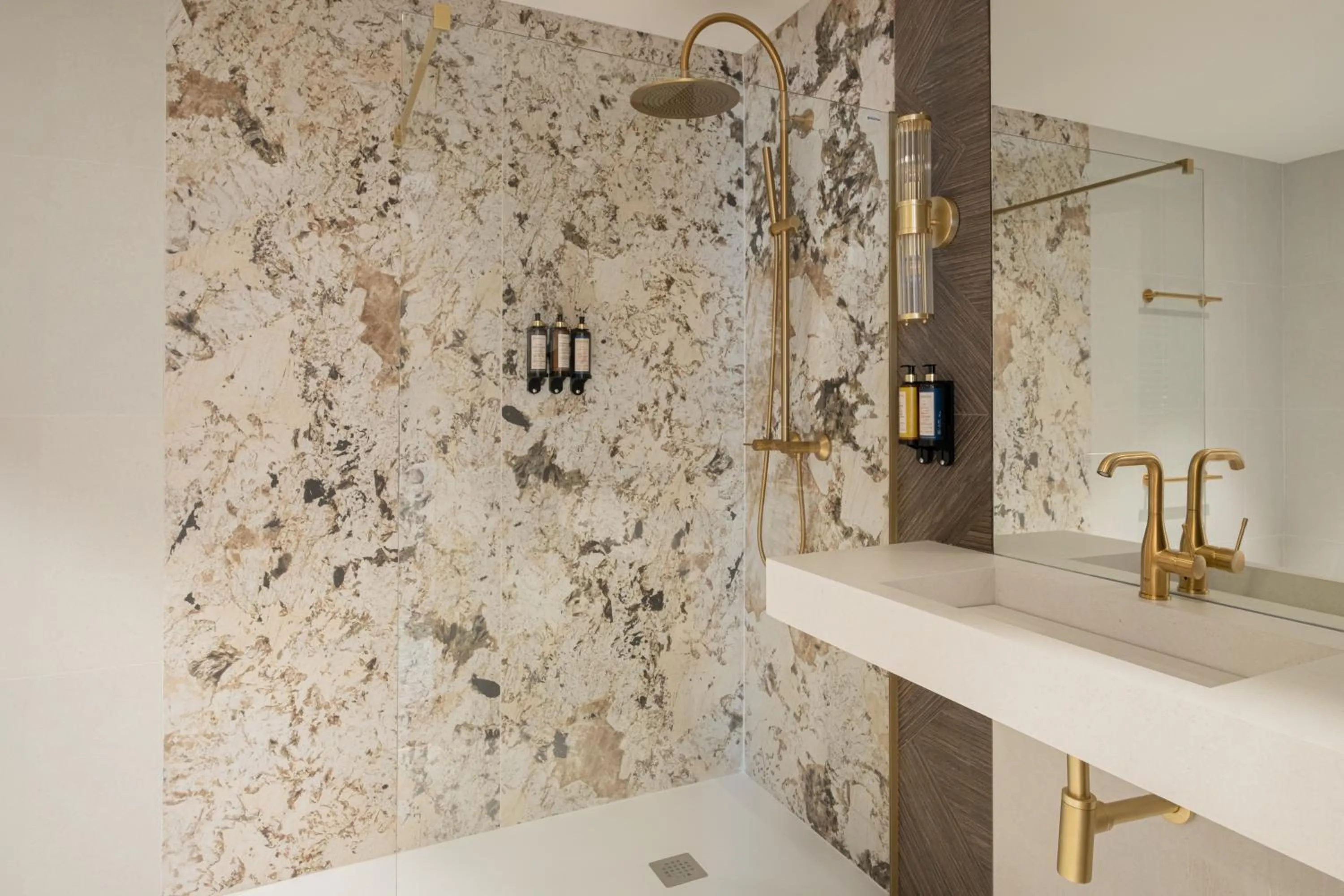 Shower in Eurostars Royal Tanau