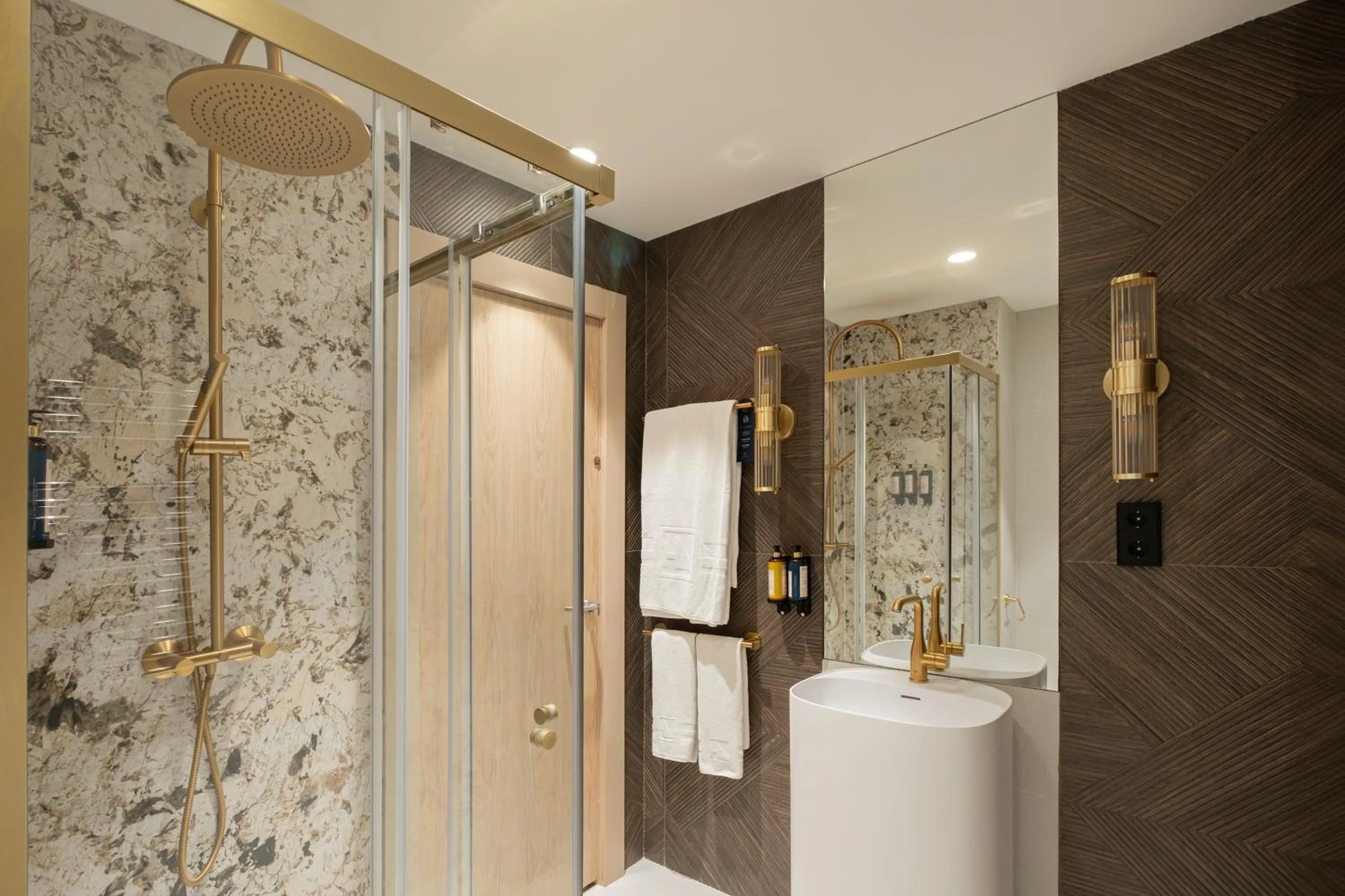 Shower in Eurostars Royal Tanau