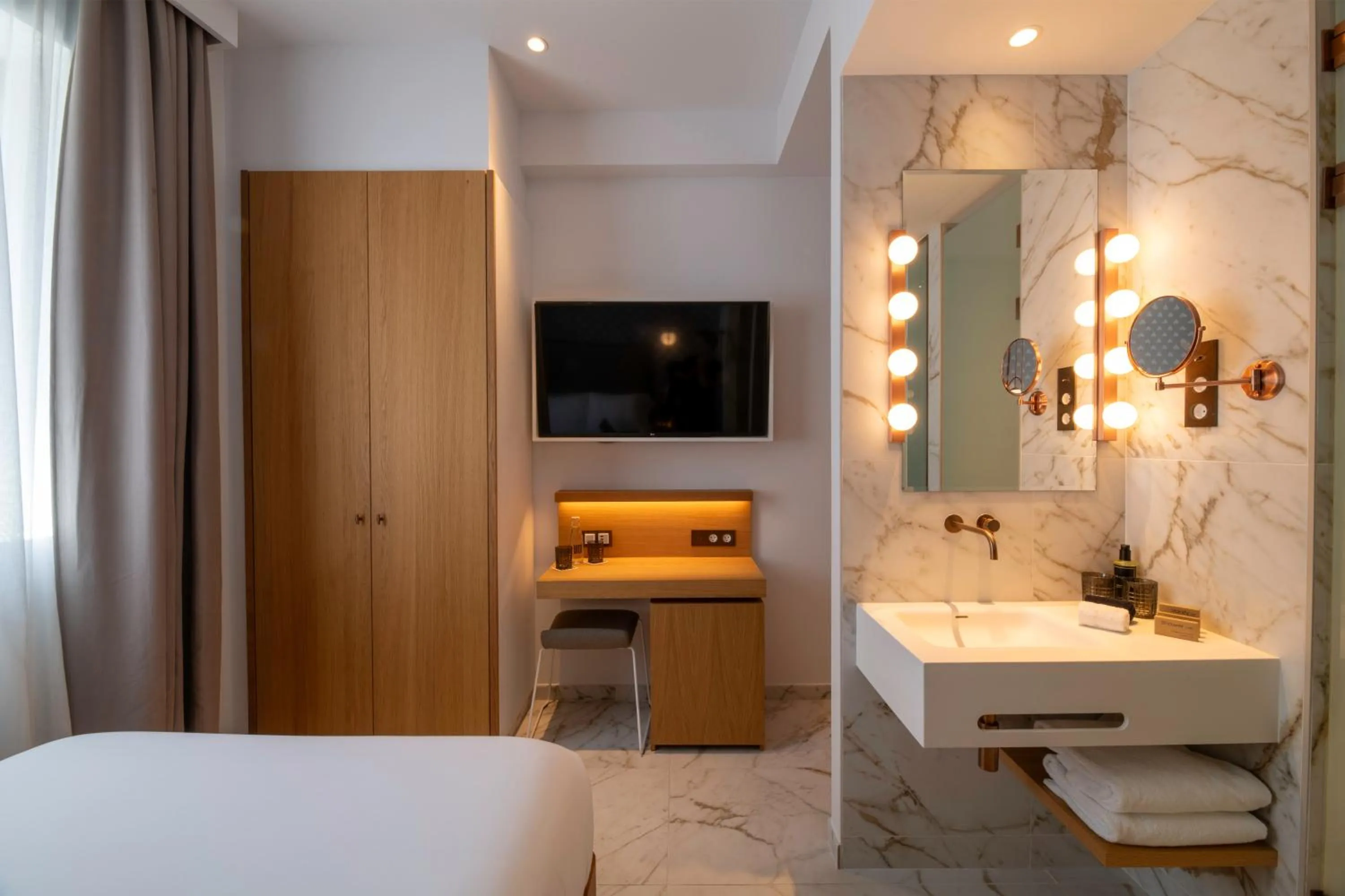 Bathroom, Bed in UMusic Hotel Madrid