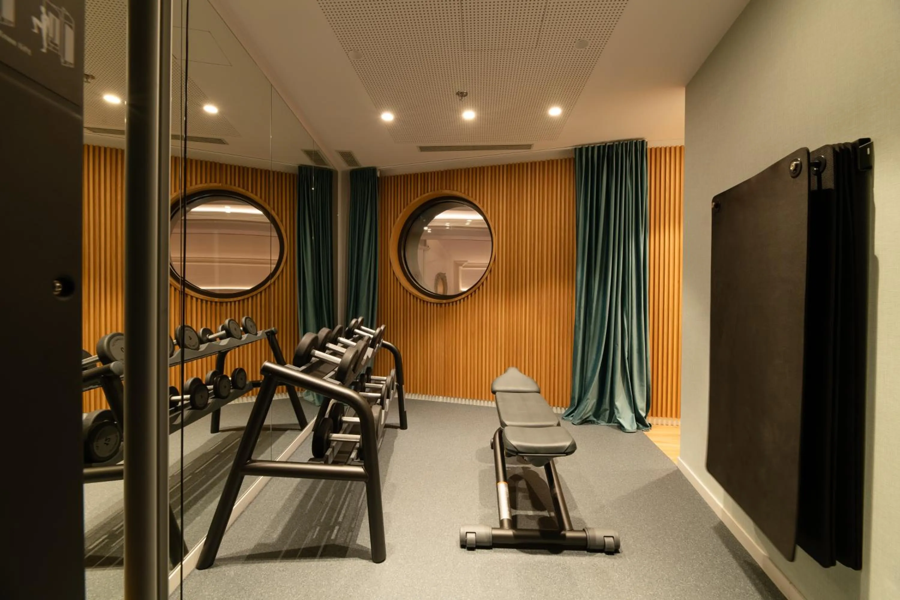 Fitness centre/facilities in UMusic Hotel Madrid