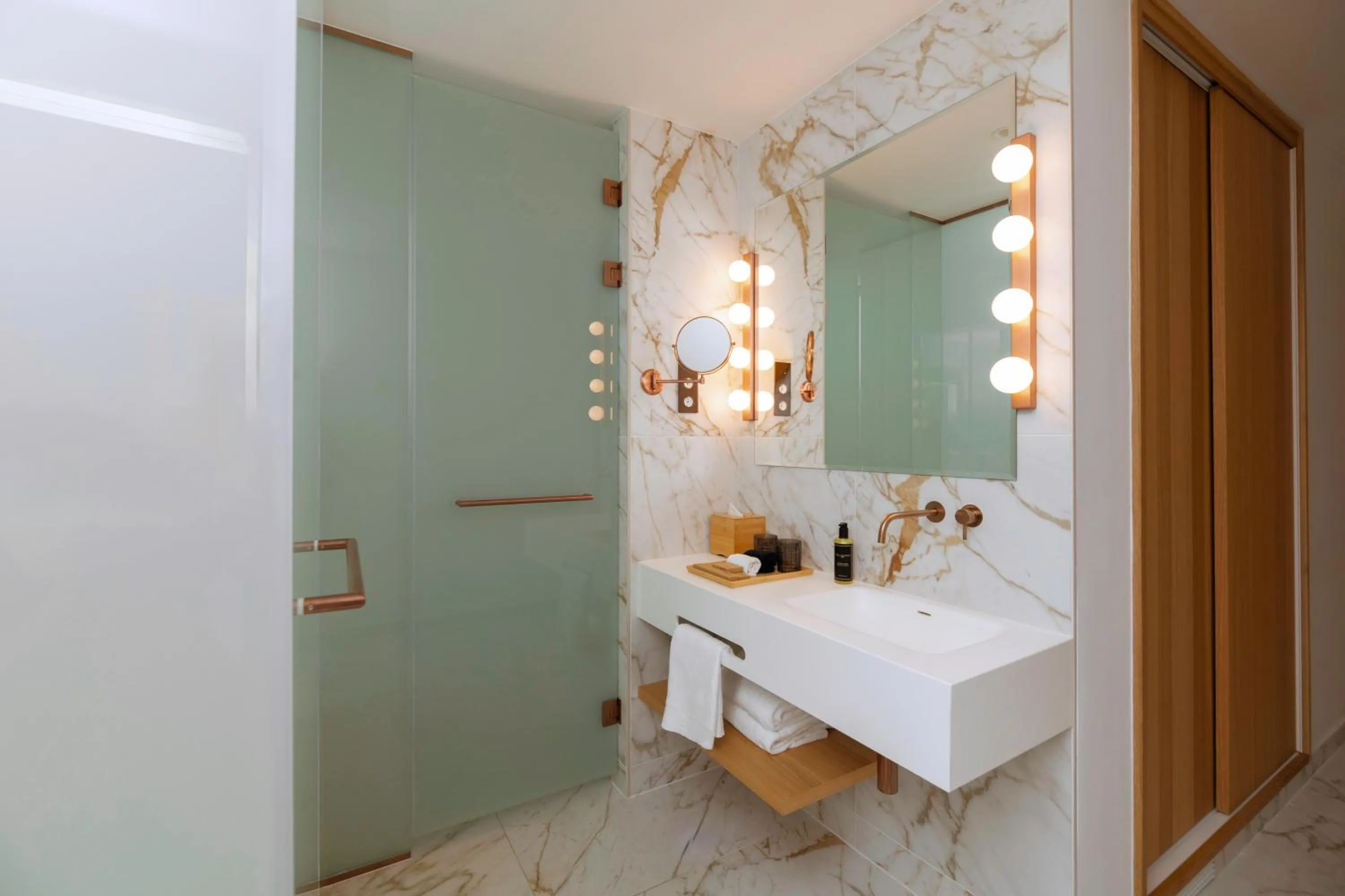 Shower in UMusic Hotel Madrid