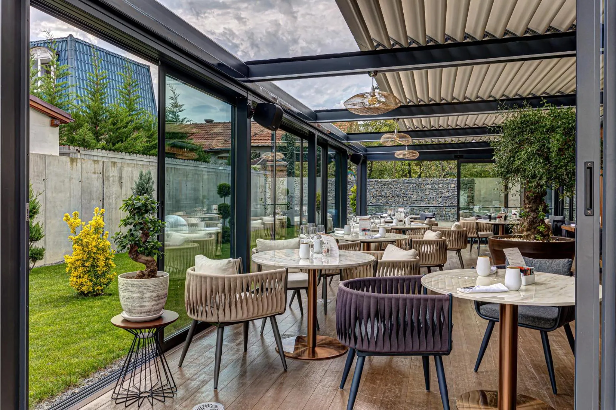 Restaurant/places to eat in Hotel Vibre