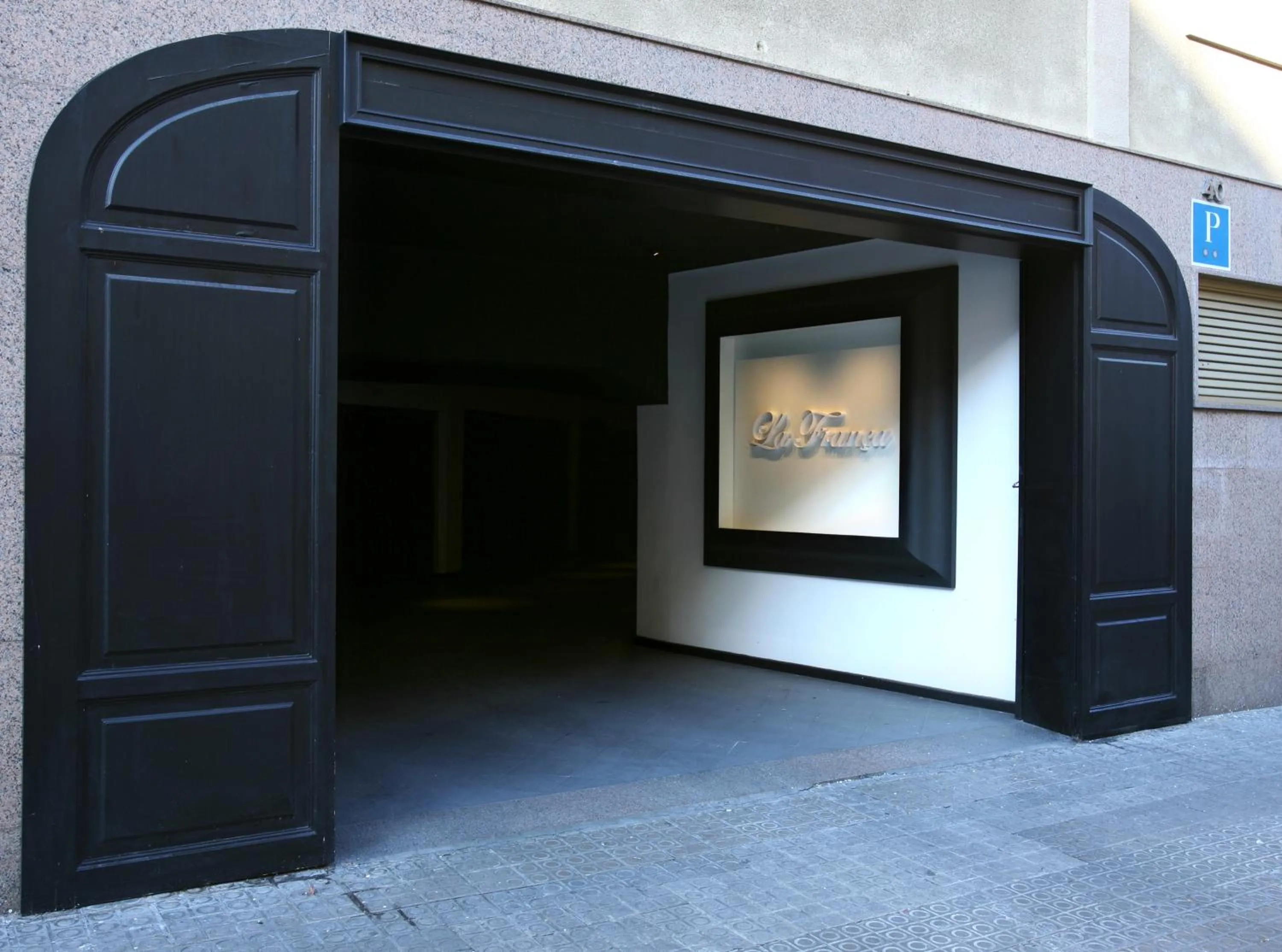 Facade/entrance in La França Travellers Adults Only