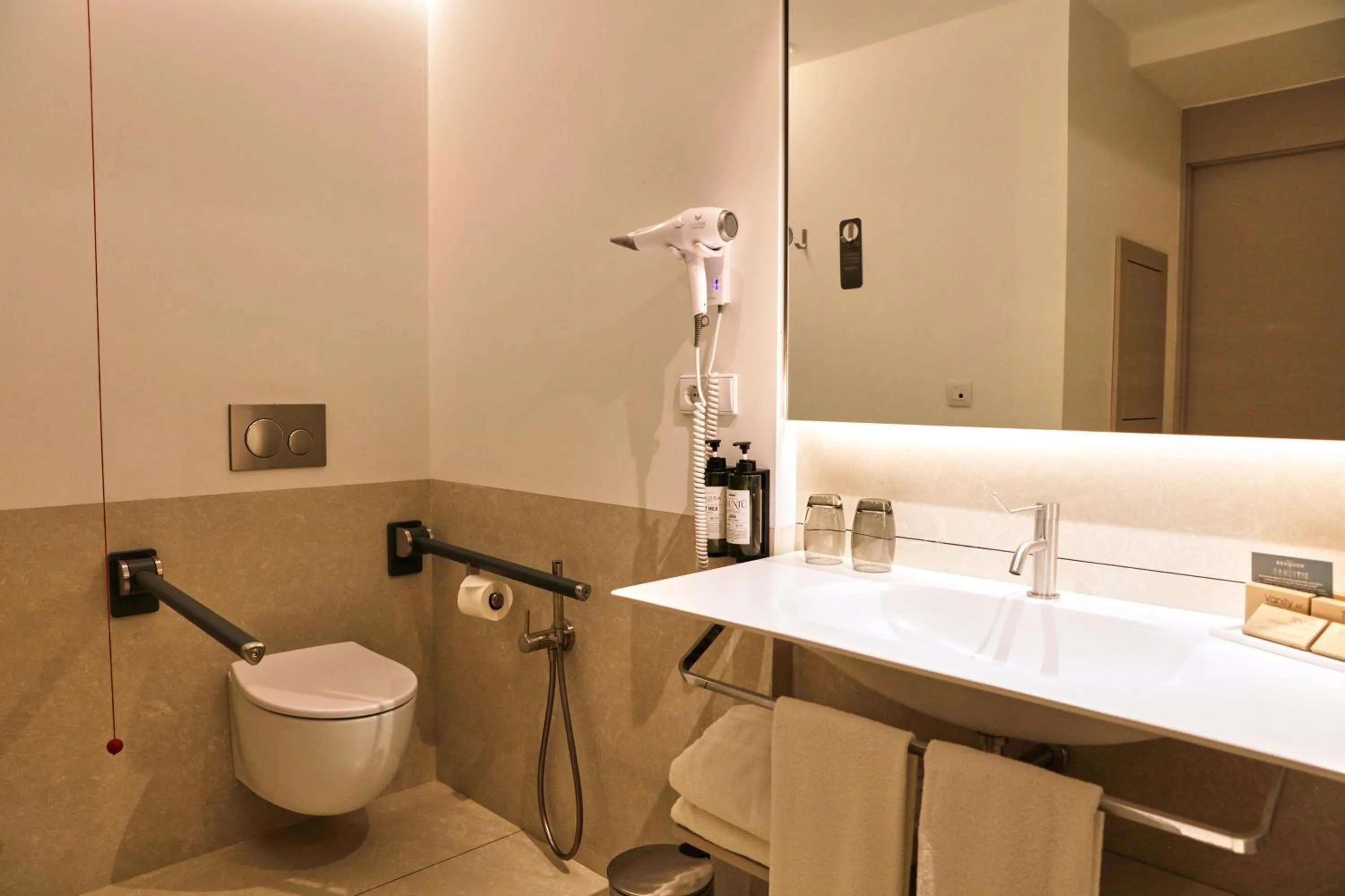 Bathroom in Hotel Bécquer