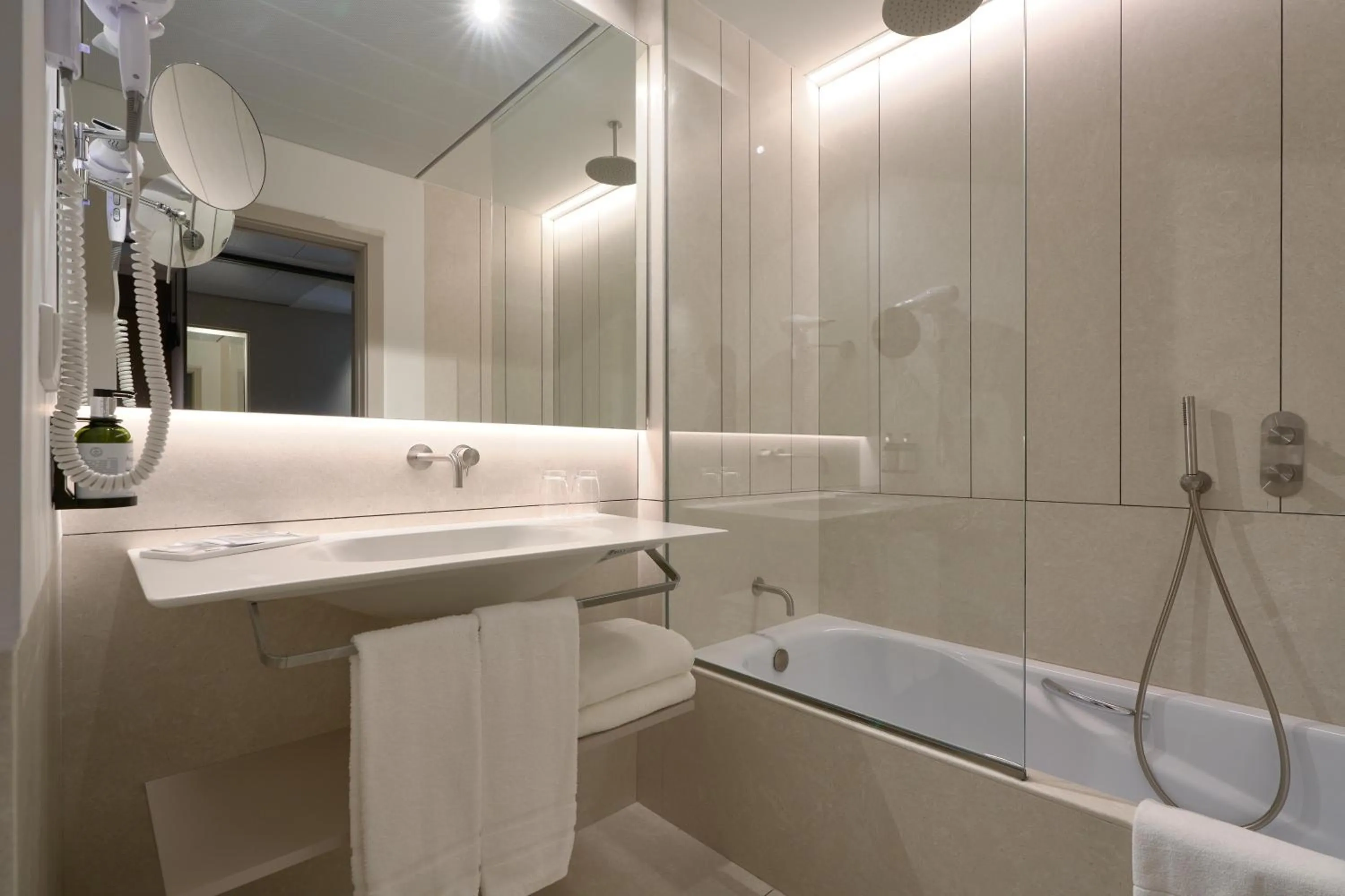 Bathroom in Hotel Bécquer